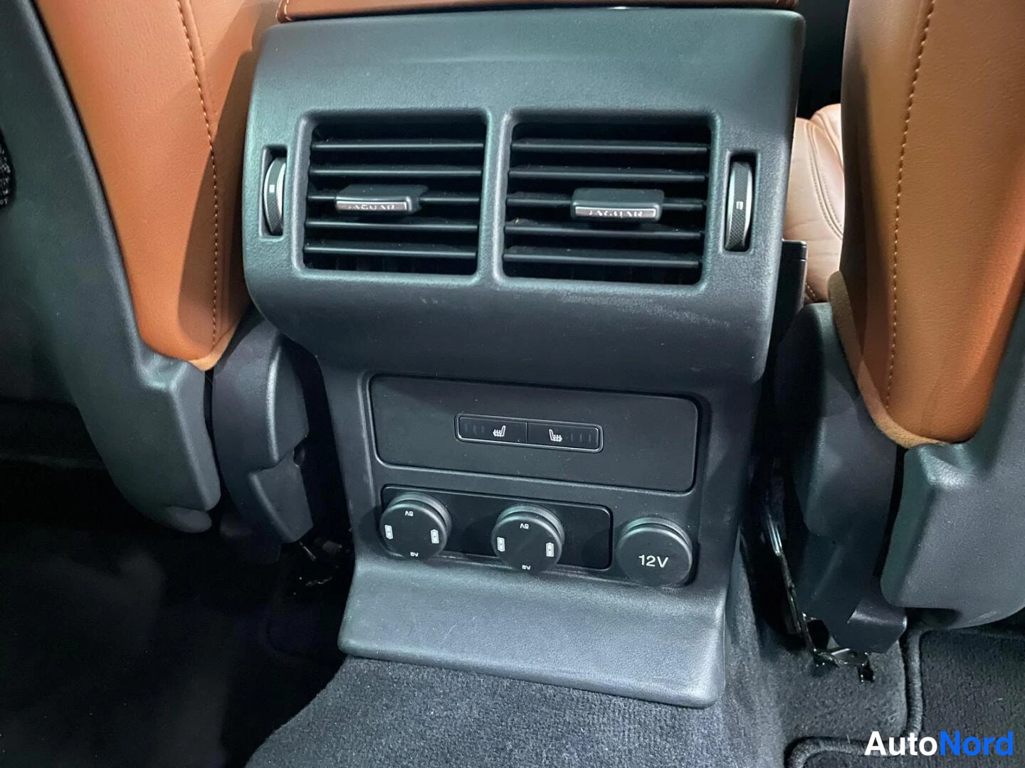 Valkoinen Jaguar F-Pace 2017, kuva 28
