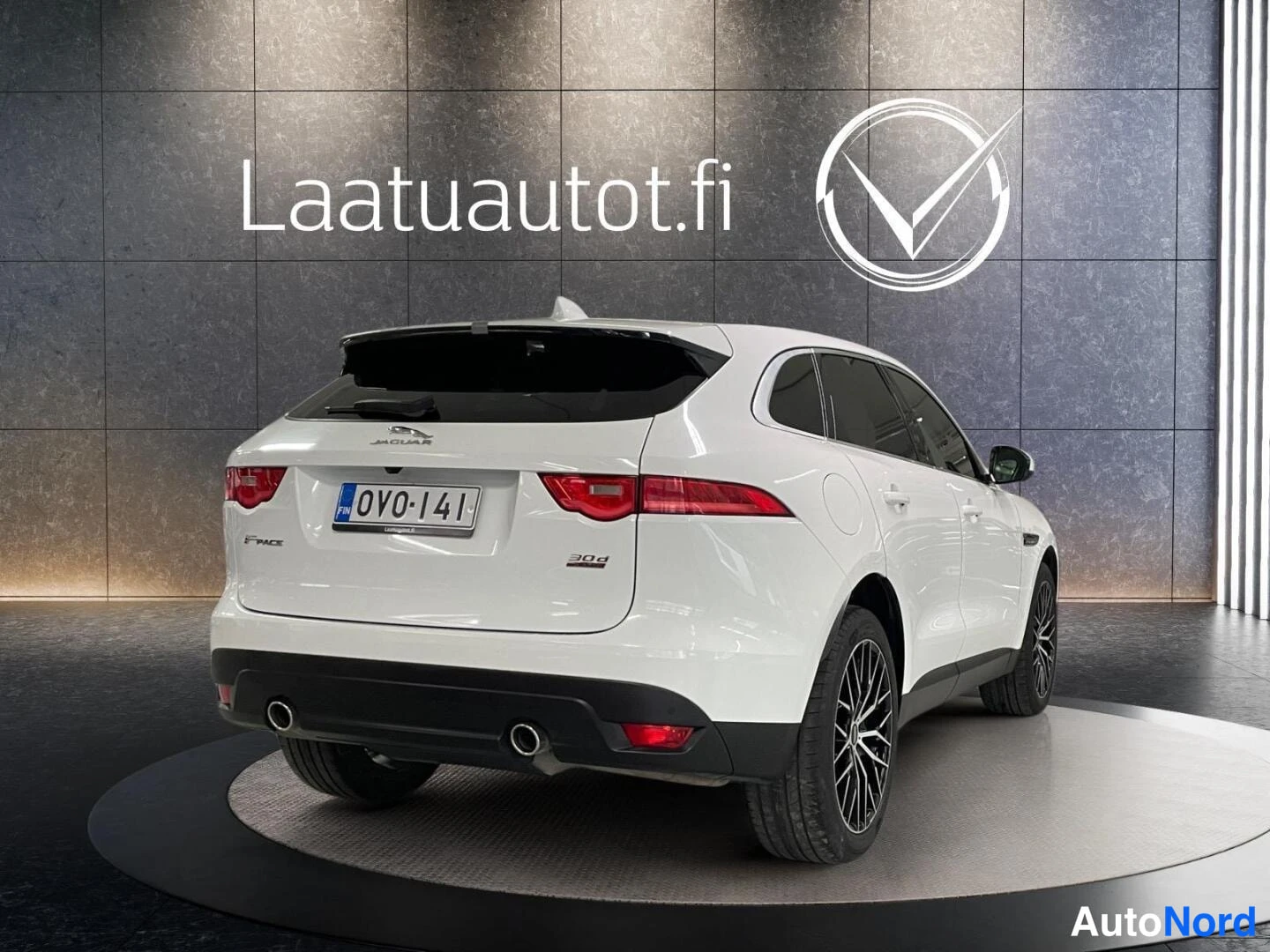Valkoinen Jaguar F-Pace 2017, kuva 33