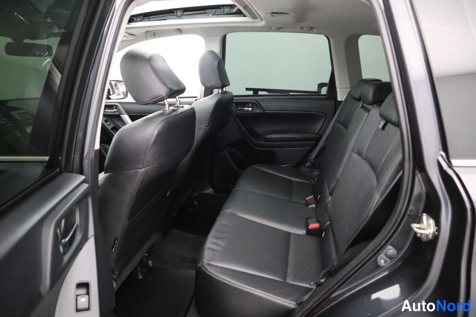 Harmaa Subaru Forester 2014, kuva 32