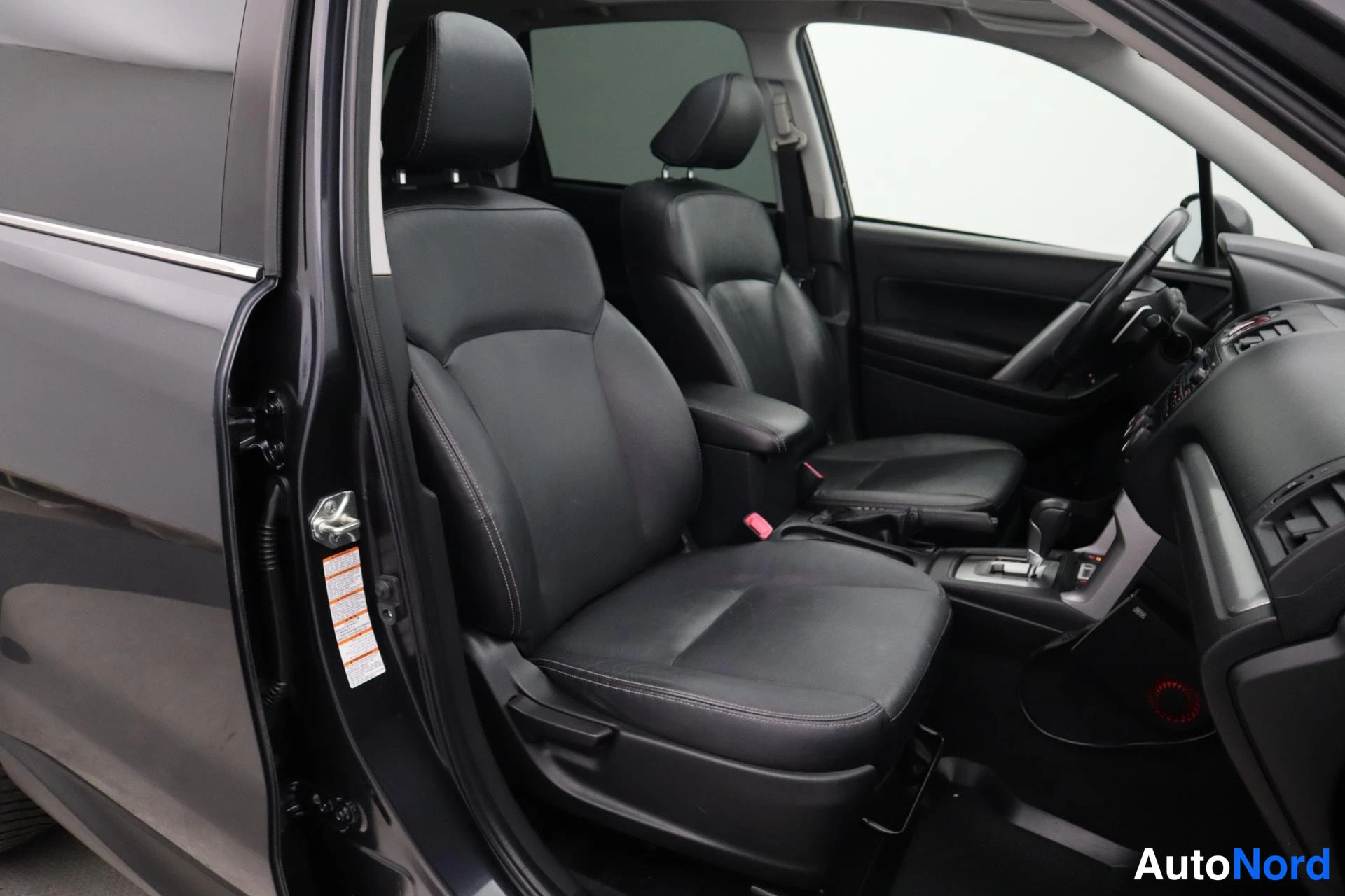 Harmaa Subaru Forester 2014, kuva 23