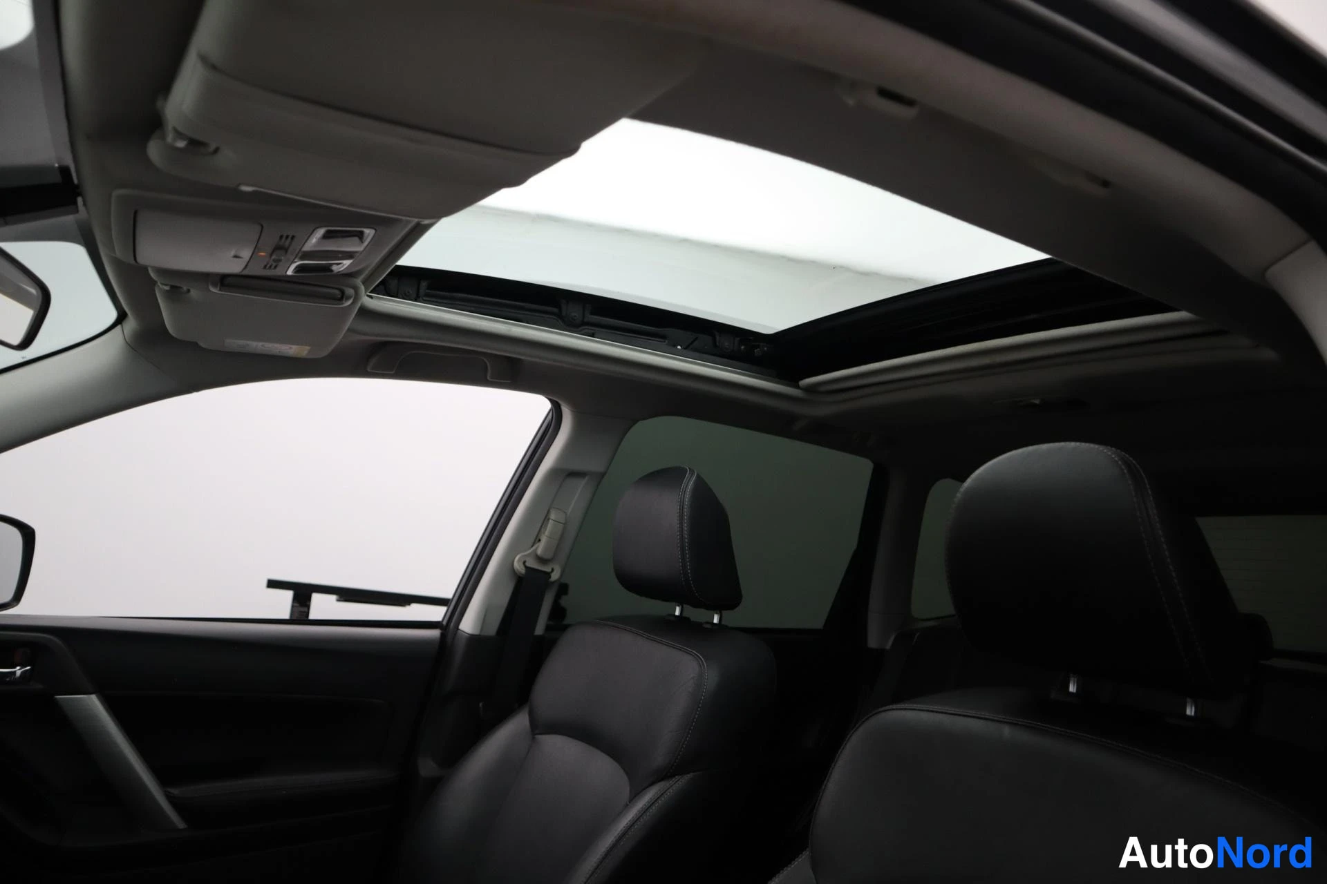 Harmaa Subaru Forester 2014, kuva 11