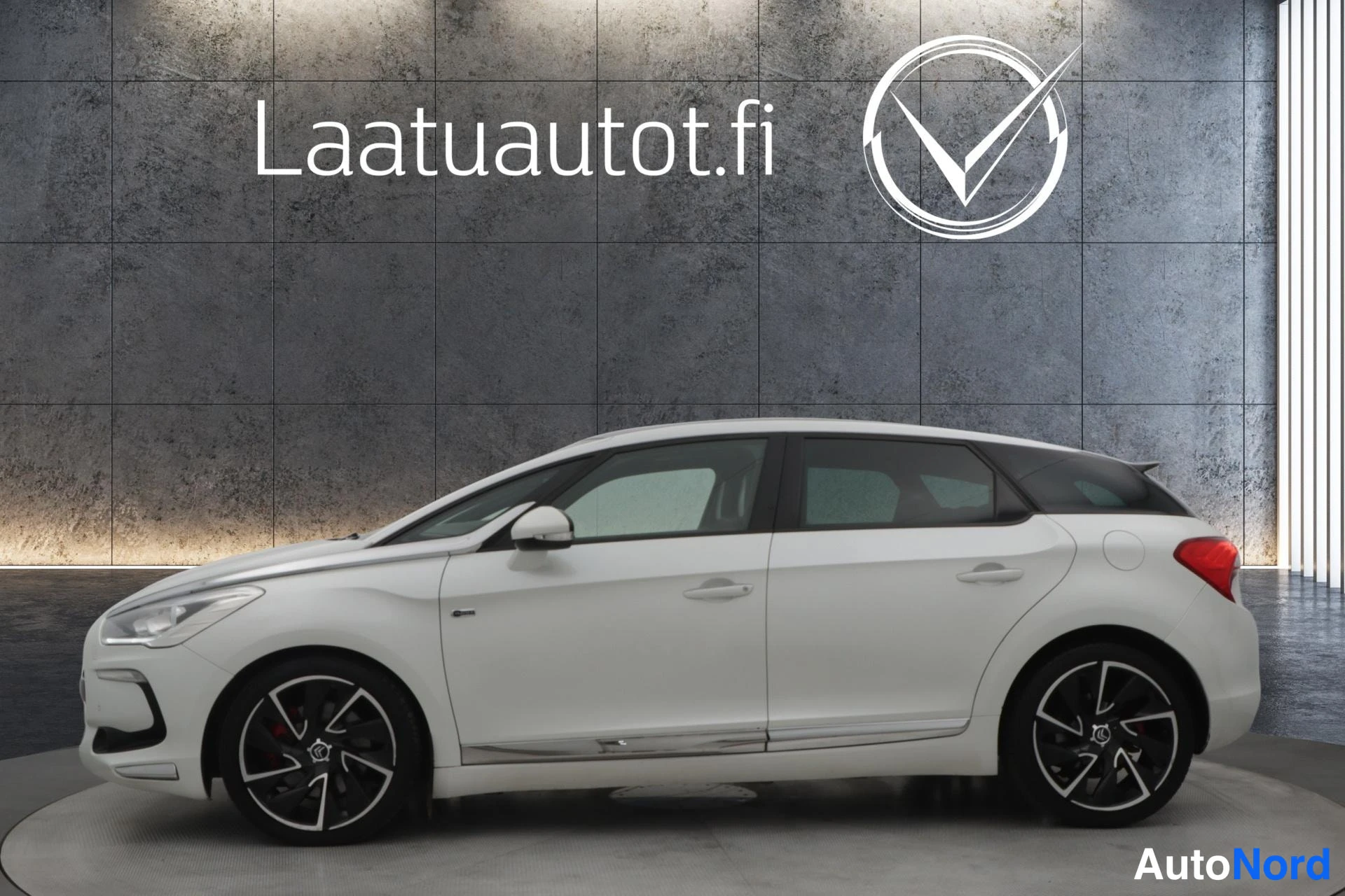 Valkoinen Citroen DS5 2012, takaviisto, kuva 6