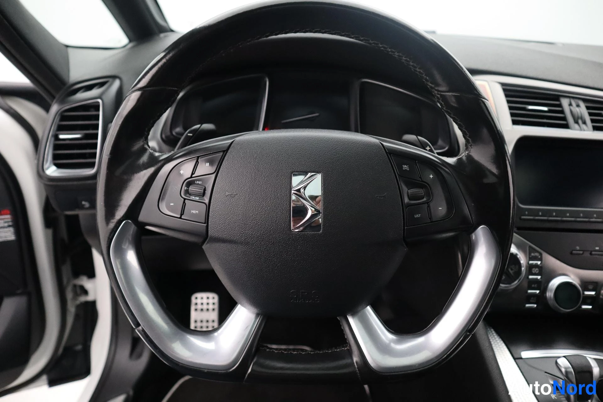 Valkoinen Citroen DS5 2012, kuva 19