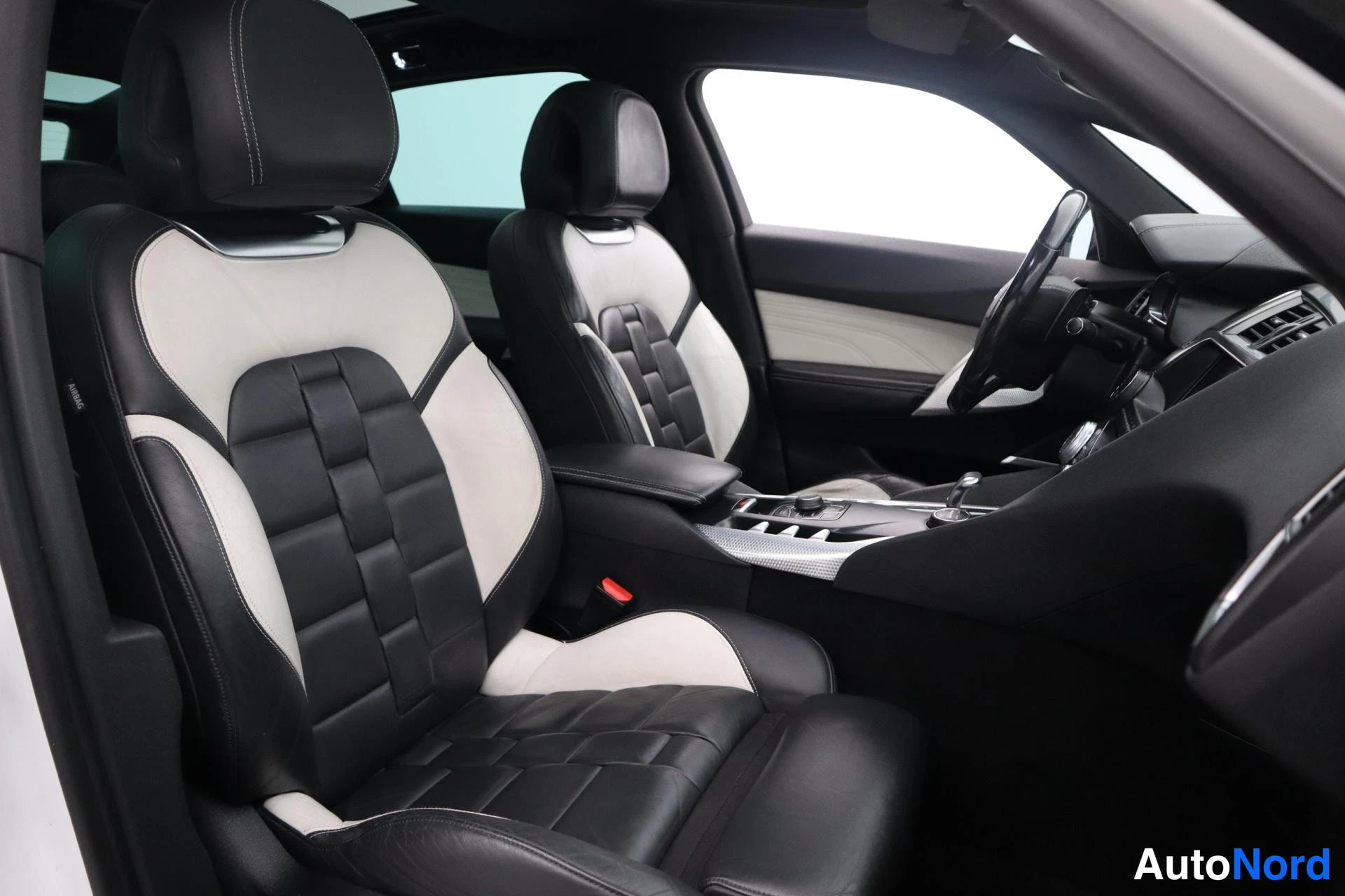 Valkoinen Citroen DS5 2012, kuva 13