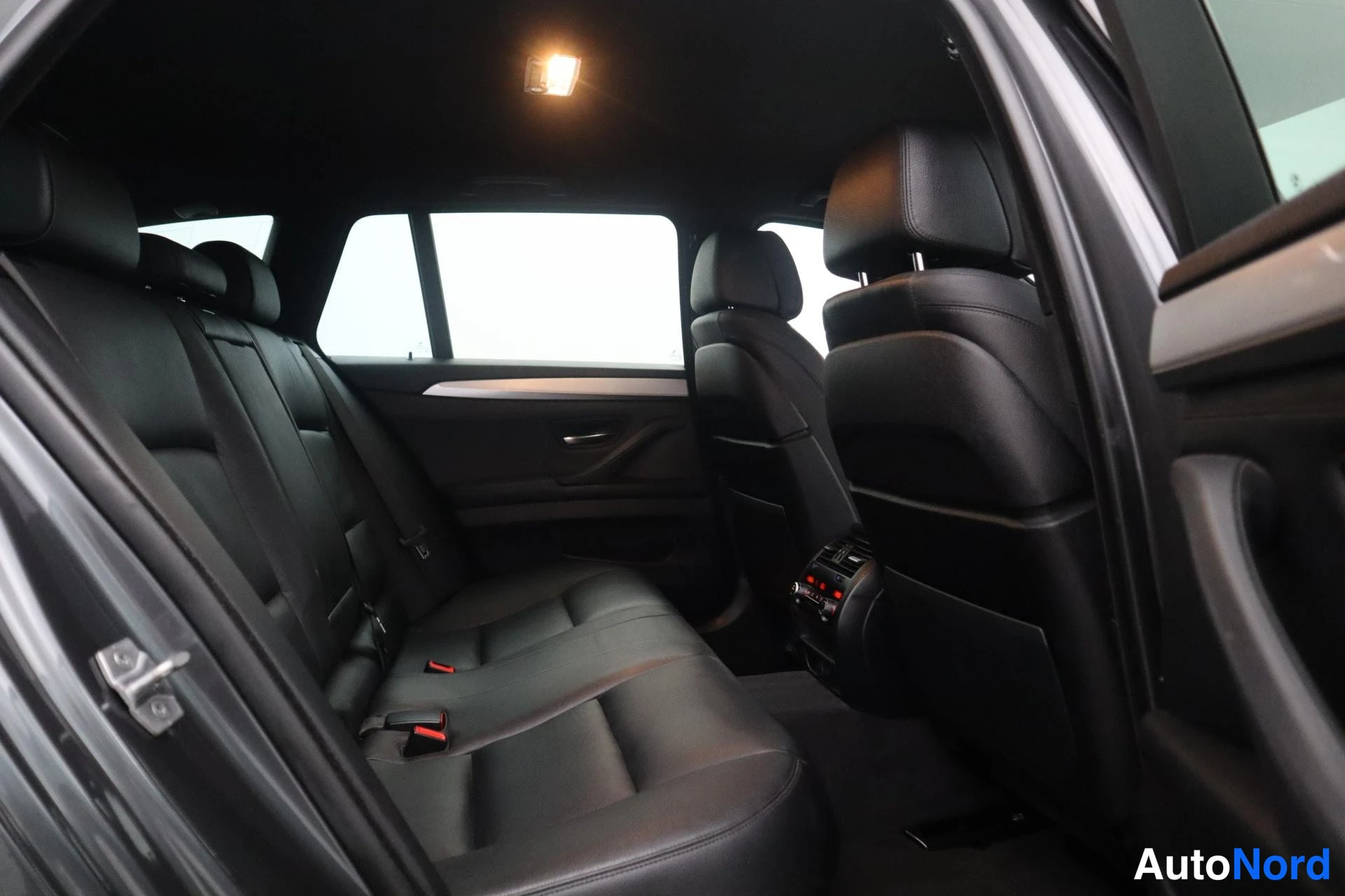 Harmaa BMW M550d xDrive 2015, kuva 14
