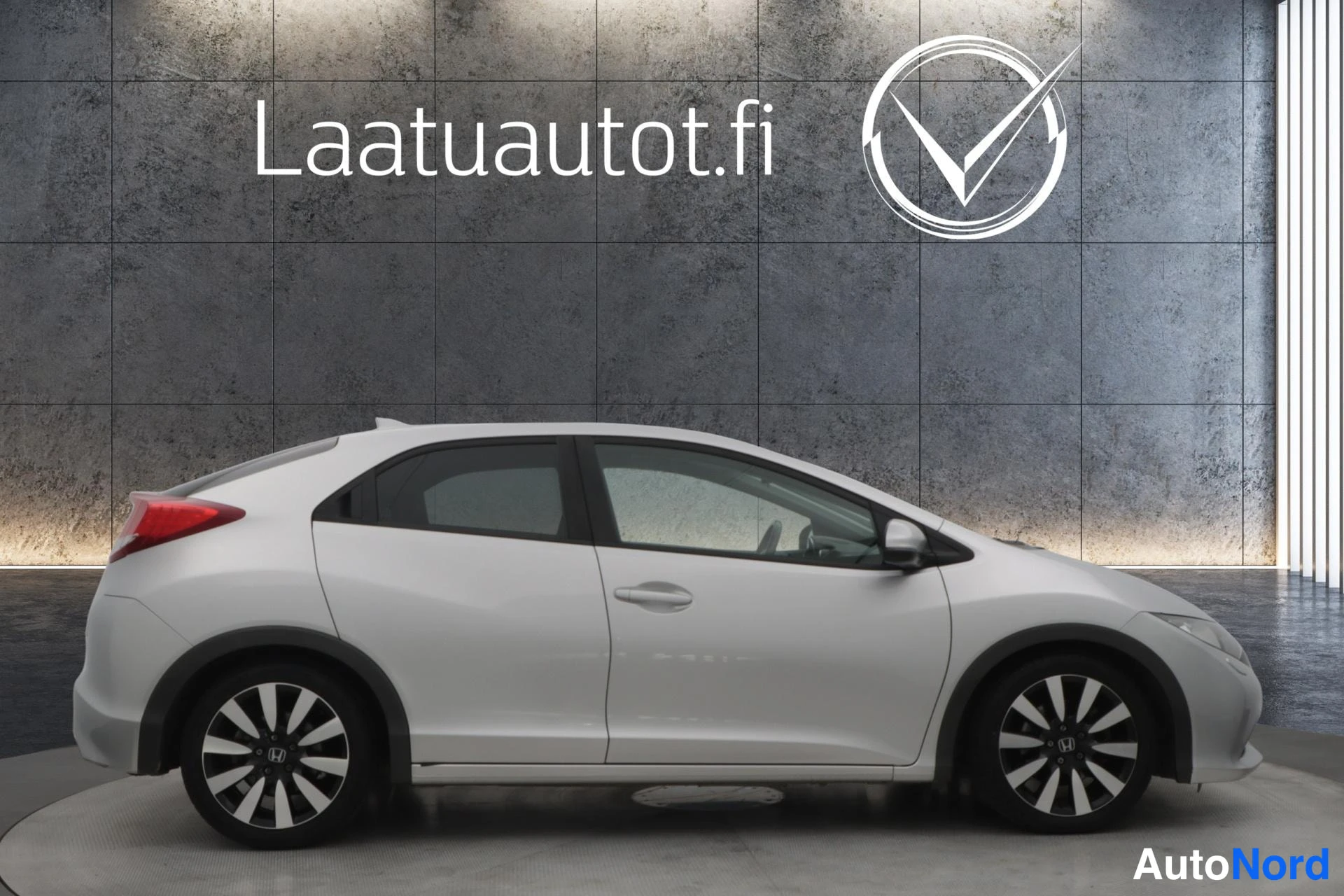 Harmaa Honda Civic 2012, sivulta, kuva 5