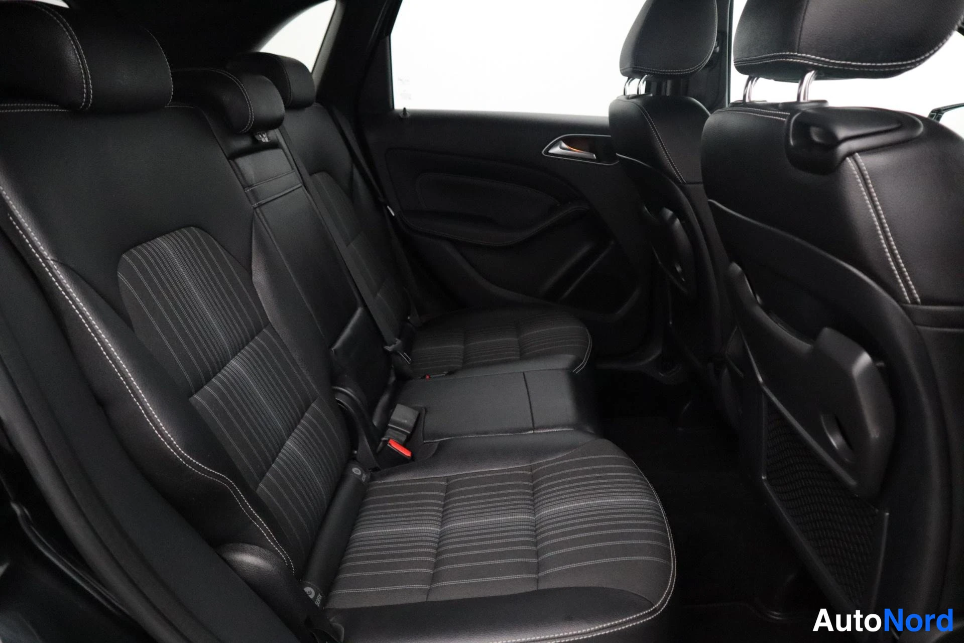 Musta Mercedes-Benz B 2014, kuva 16