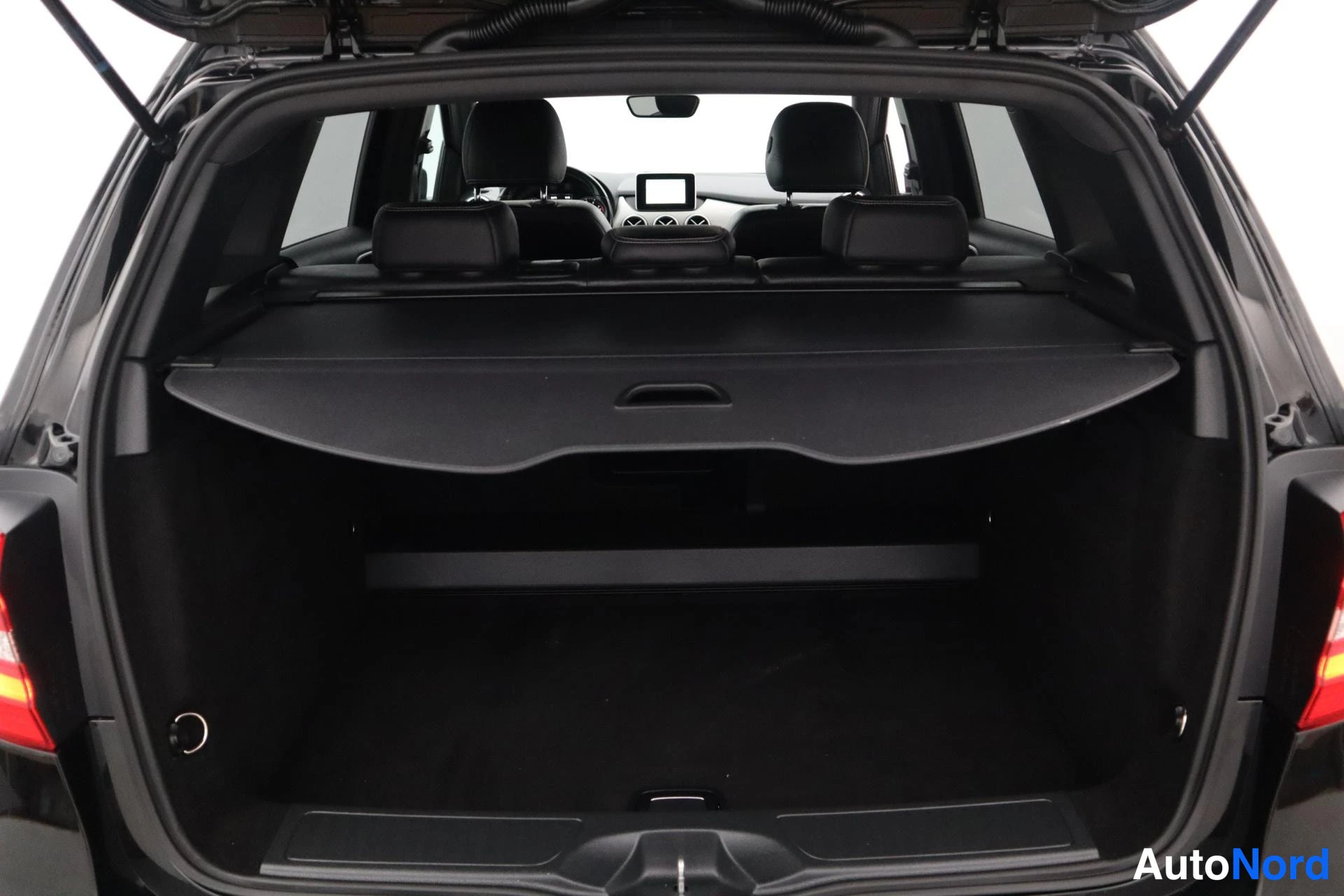 Musta Mercedes-Benz B 2014, kuva 19