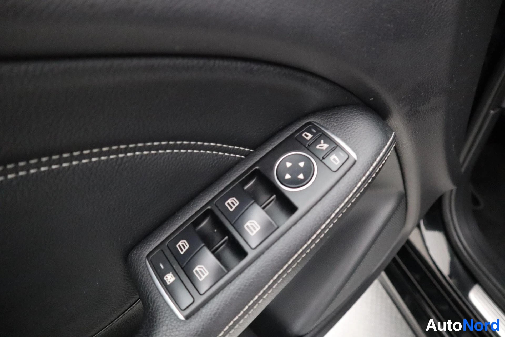 Musta Mercedes-Benz B 2014, kuva 22