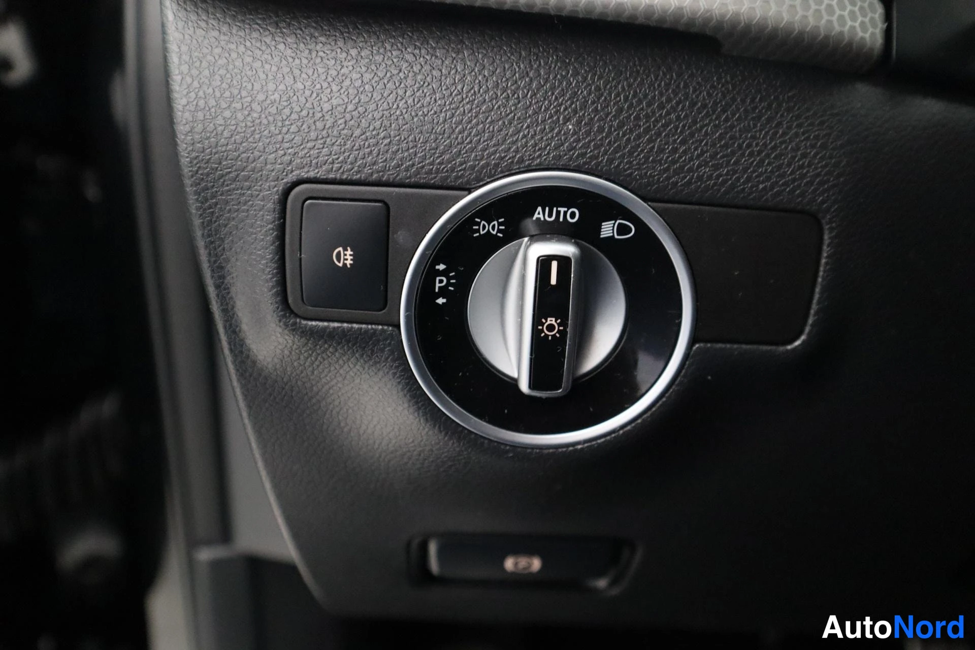 Musta Mercedes-Benz B 2014, kuva 23