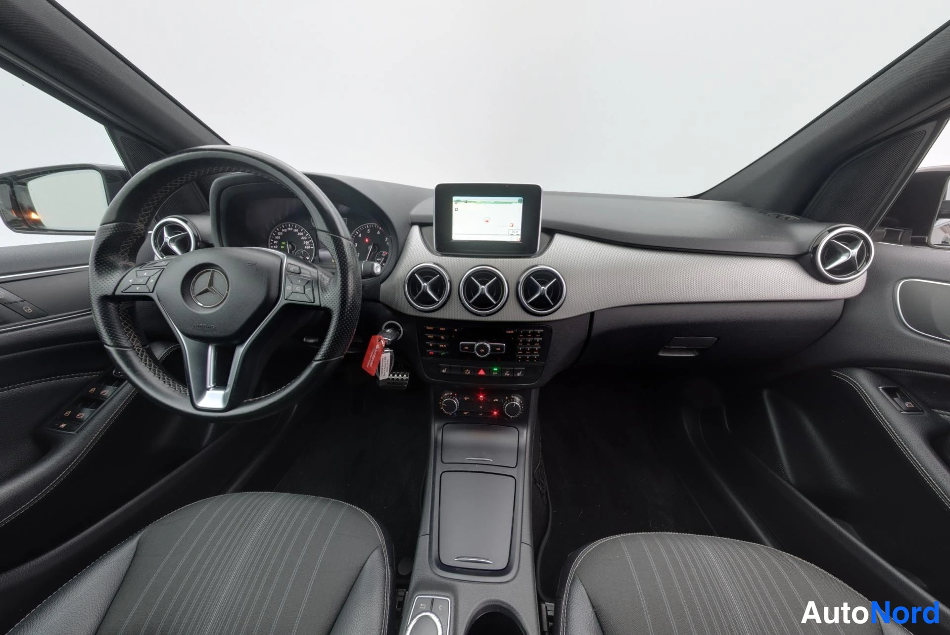 Musta Mercedes-Benz B 2014, kuva 10