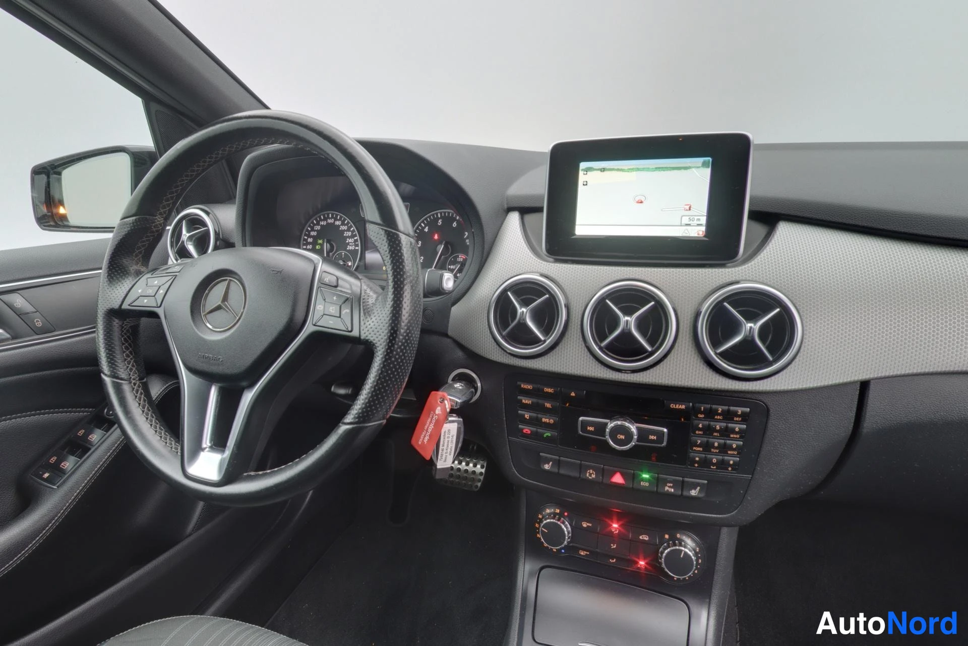 Musta Mercedes-Benz B 2014, kuva 11