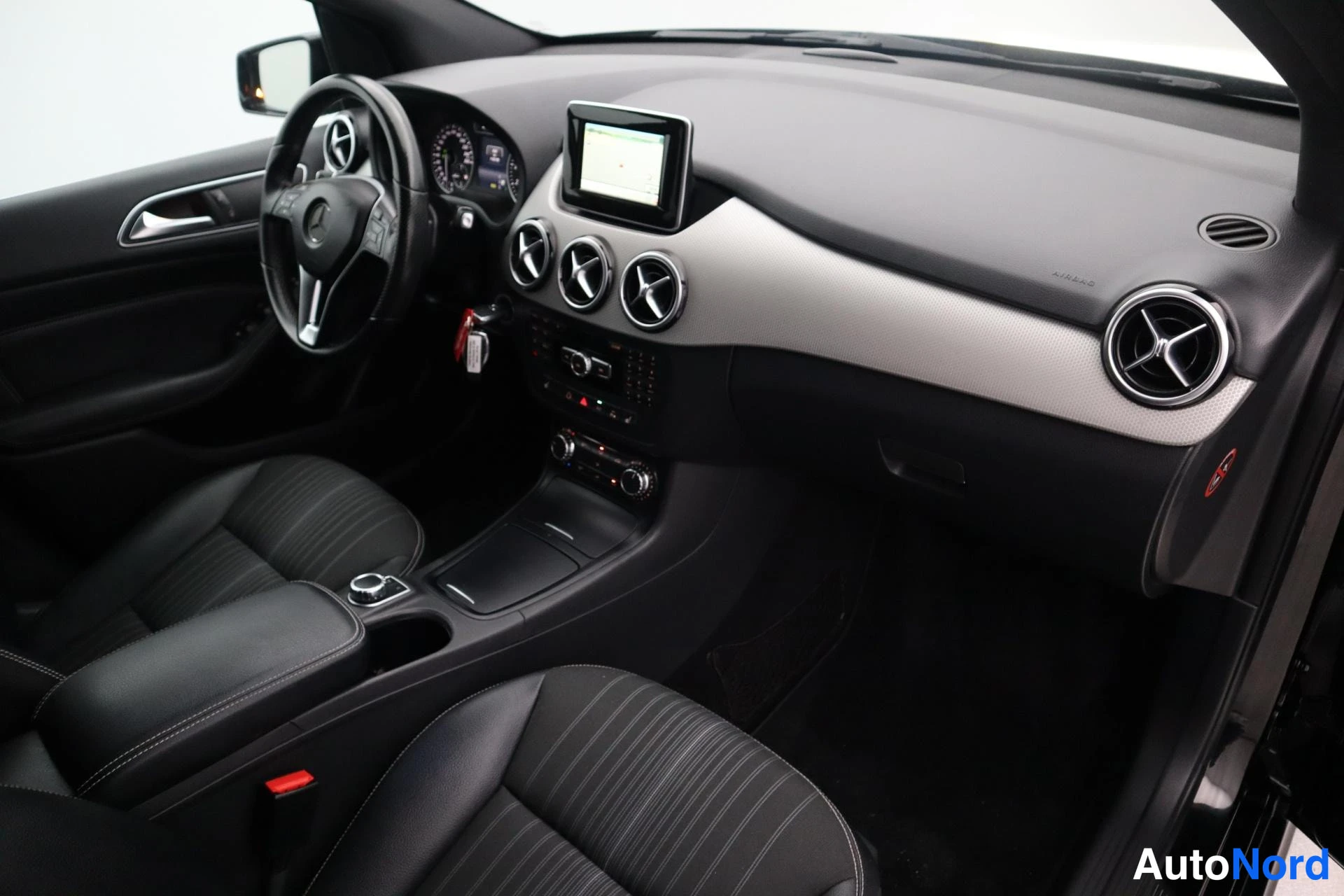Musta Mercedes-Benz B 2014, kuva 12
