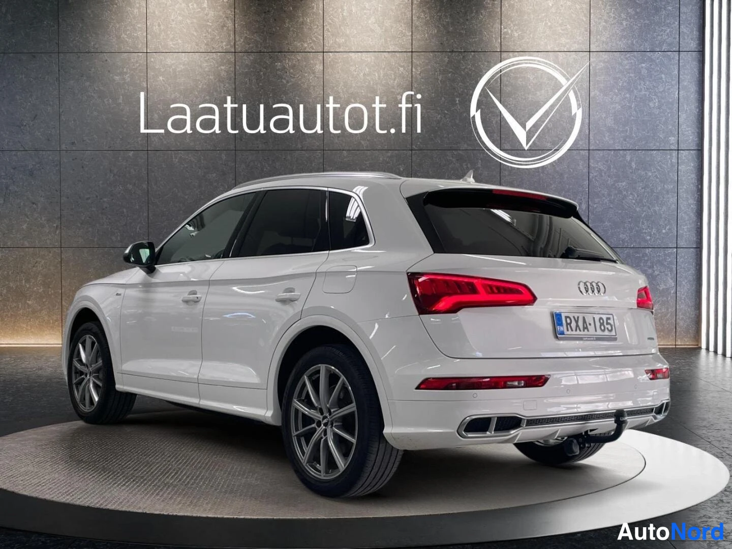 Valkoinen Audi Q5 2020, takaviisto, kuva 9