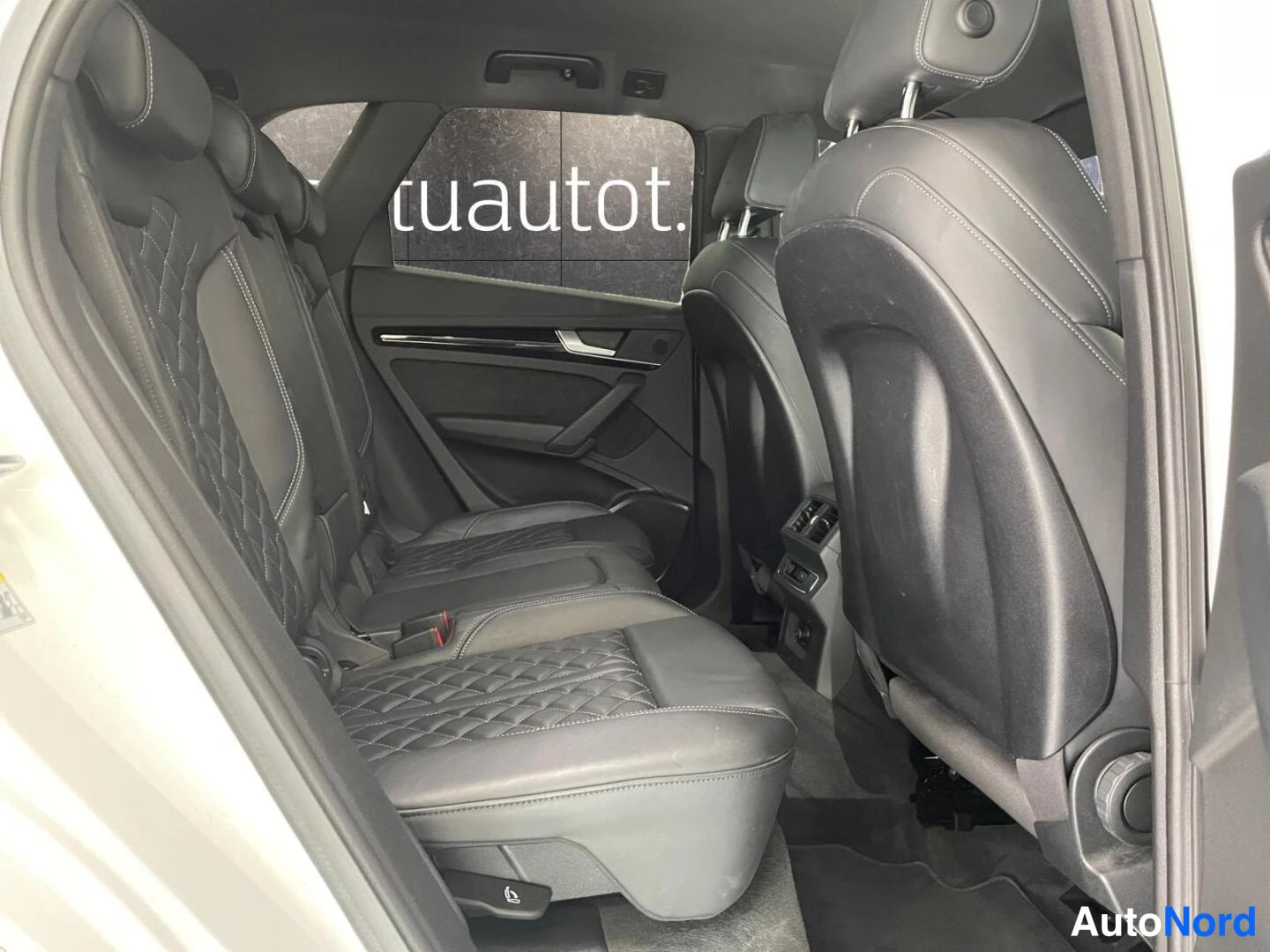 Valkoinen Audi Q5 2020, kuva 33