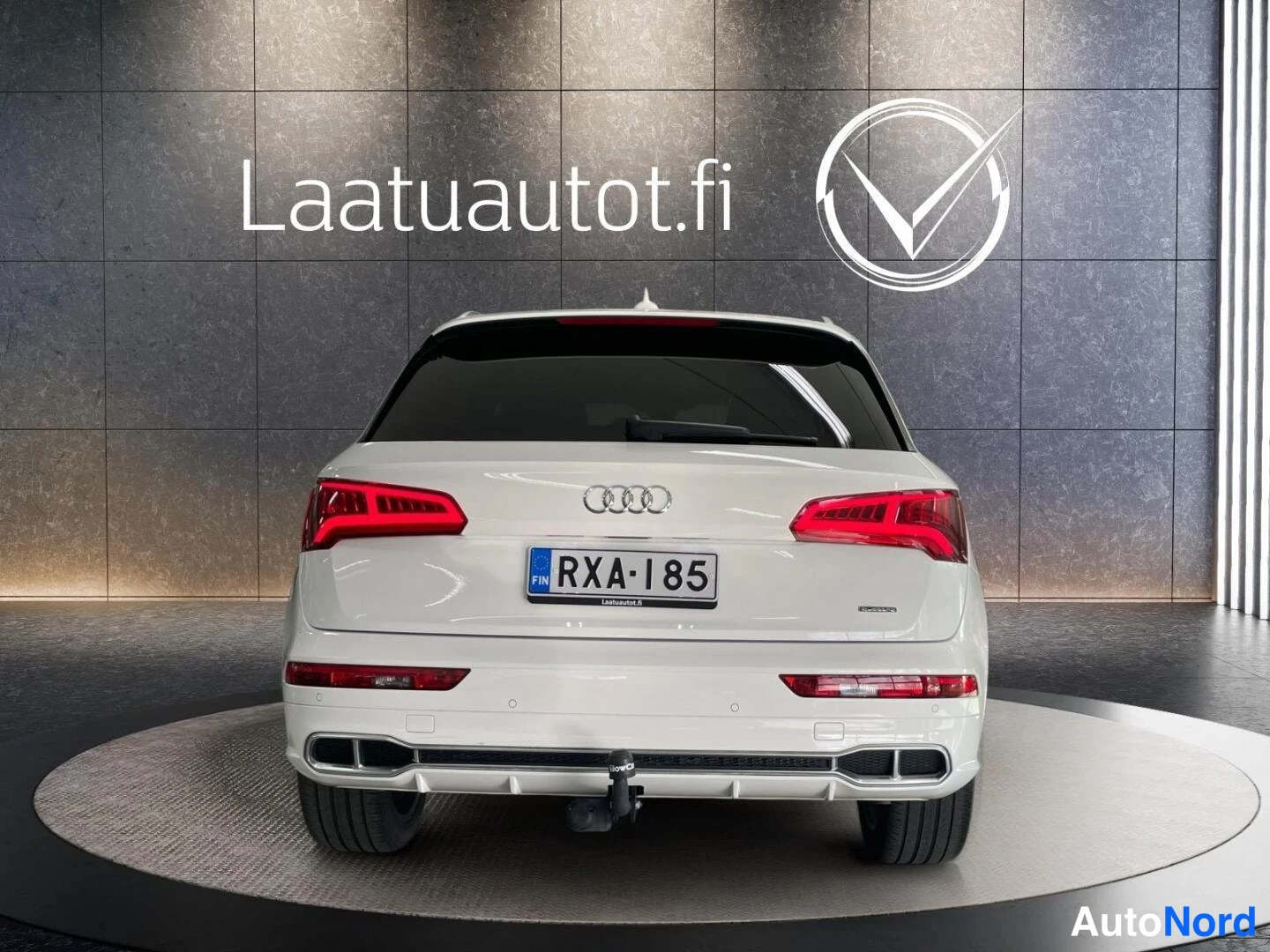 Valkoinen Audi Q5 2020, takaa, kuva 13