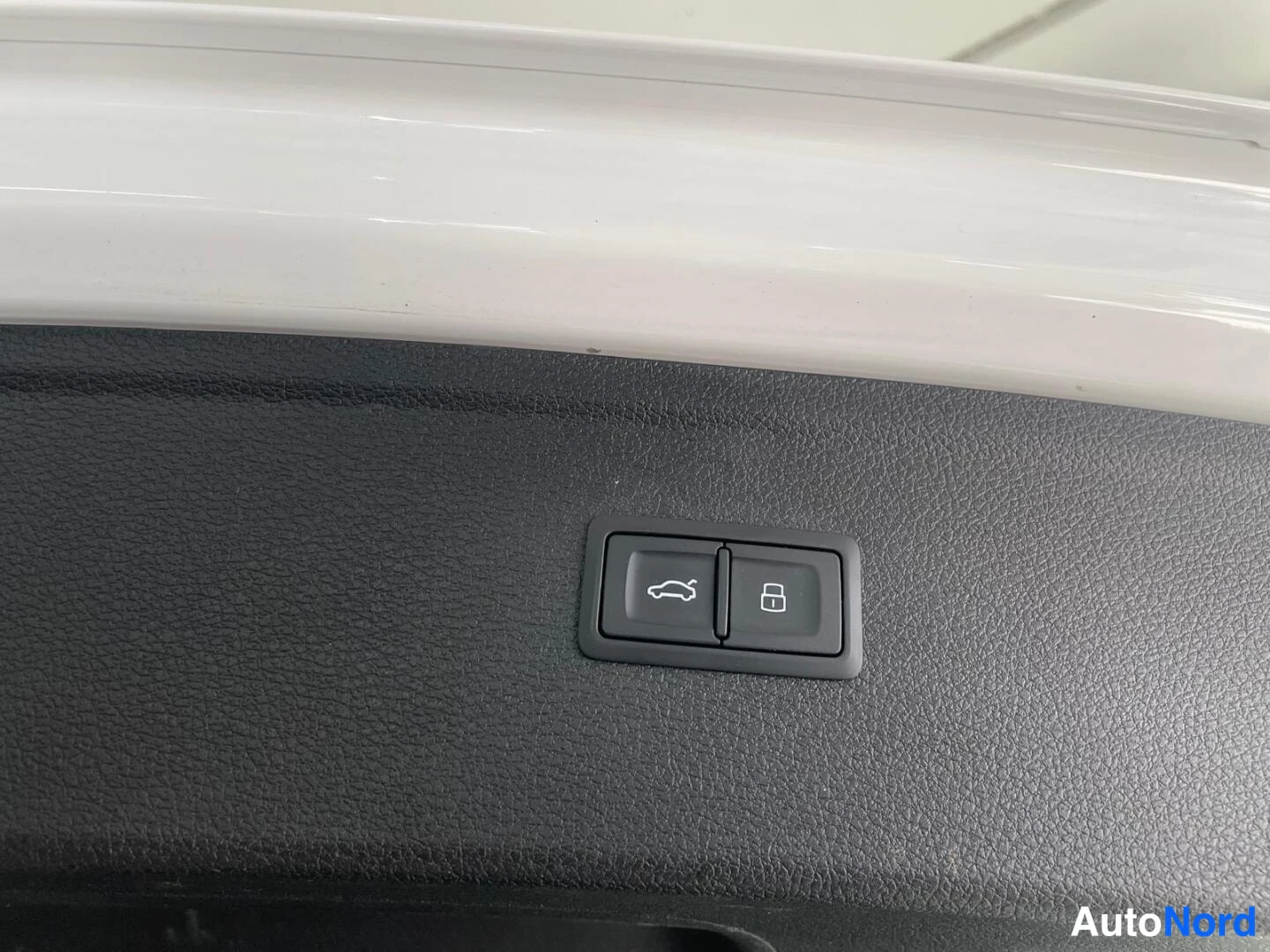 Valkoinen Audi Q5 2020, kuva 35