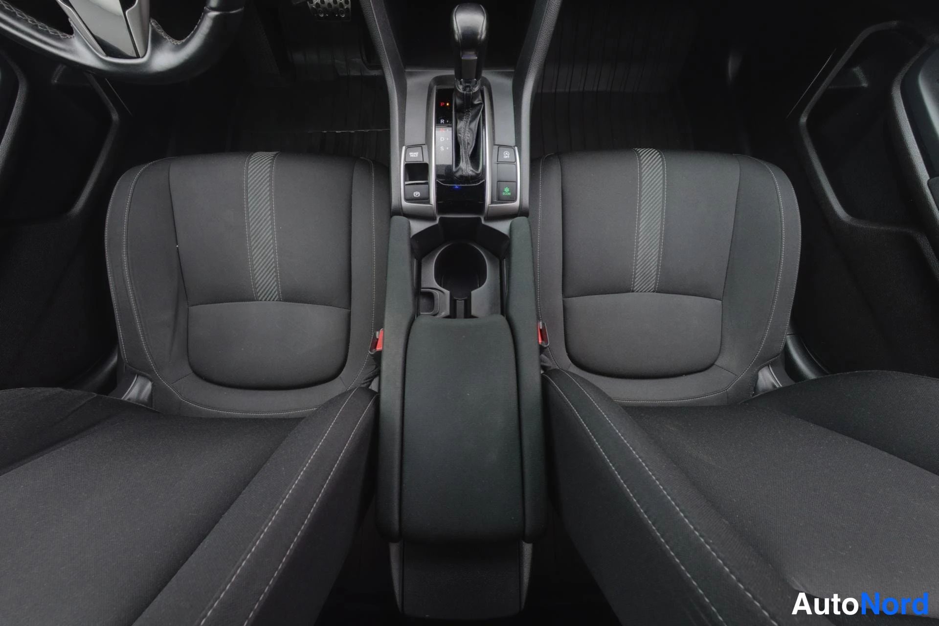 Punainen Honda Civic 2018, kuva 16