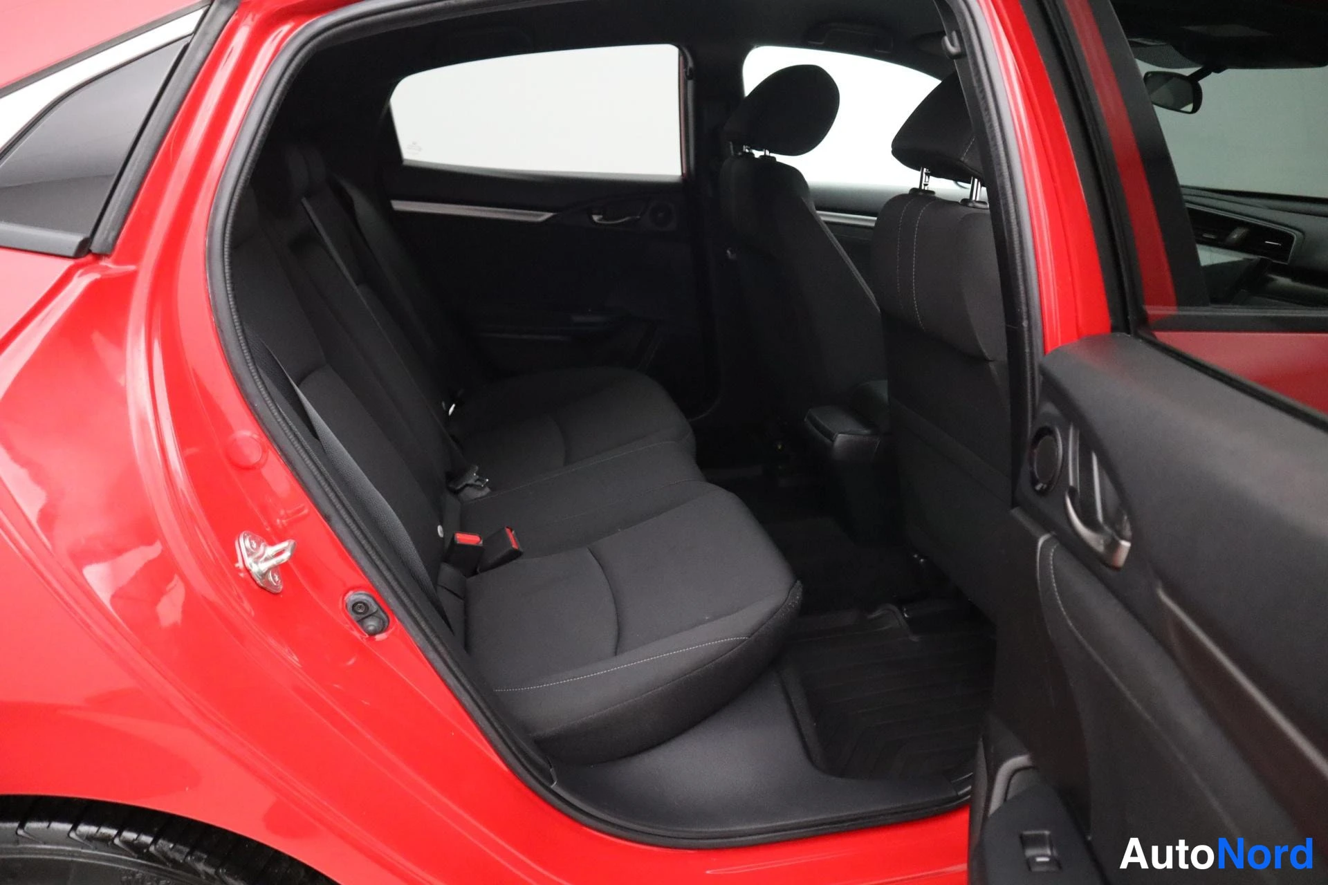 Punainen Honda Civic 2018, kuva 17