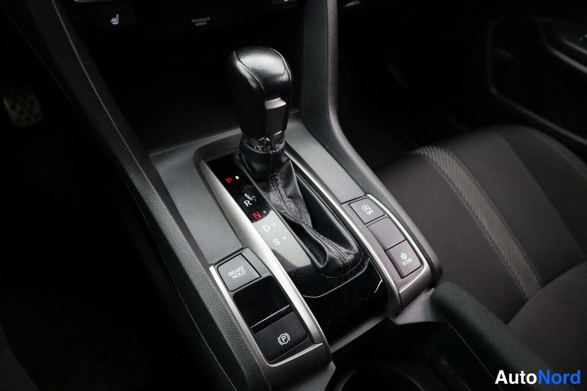 Punainen Honda Civic 2018, kuva 31