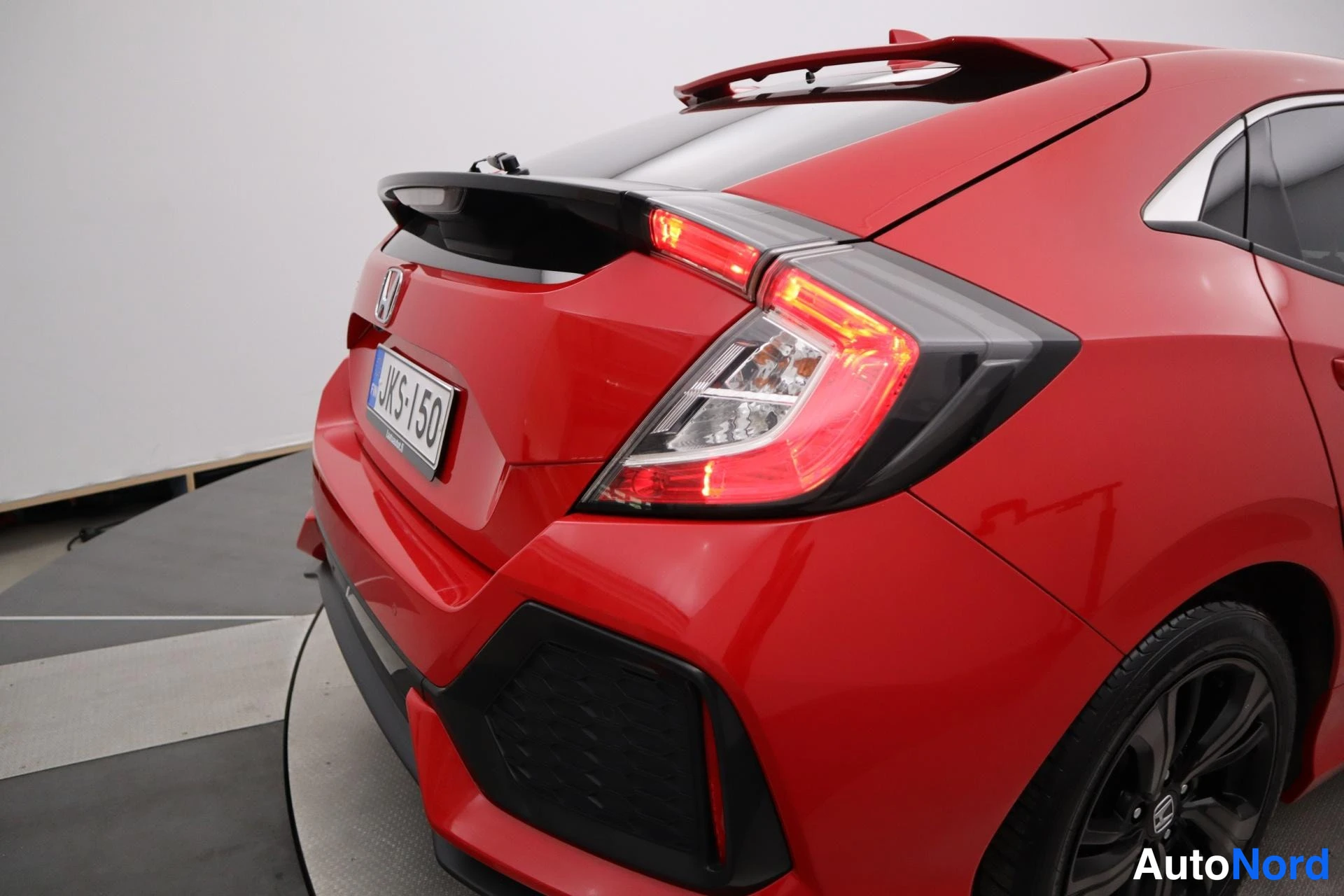 Punainen Honda Civic 2018, takaviisto, kuva 9