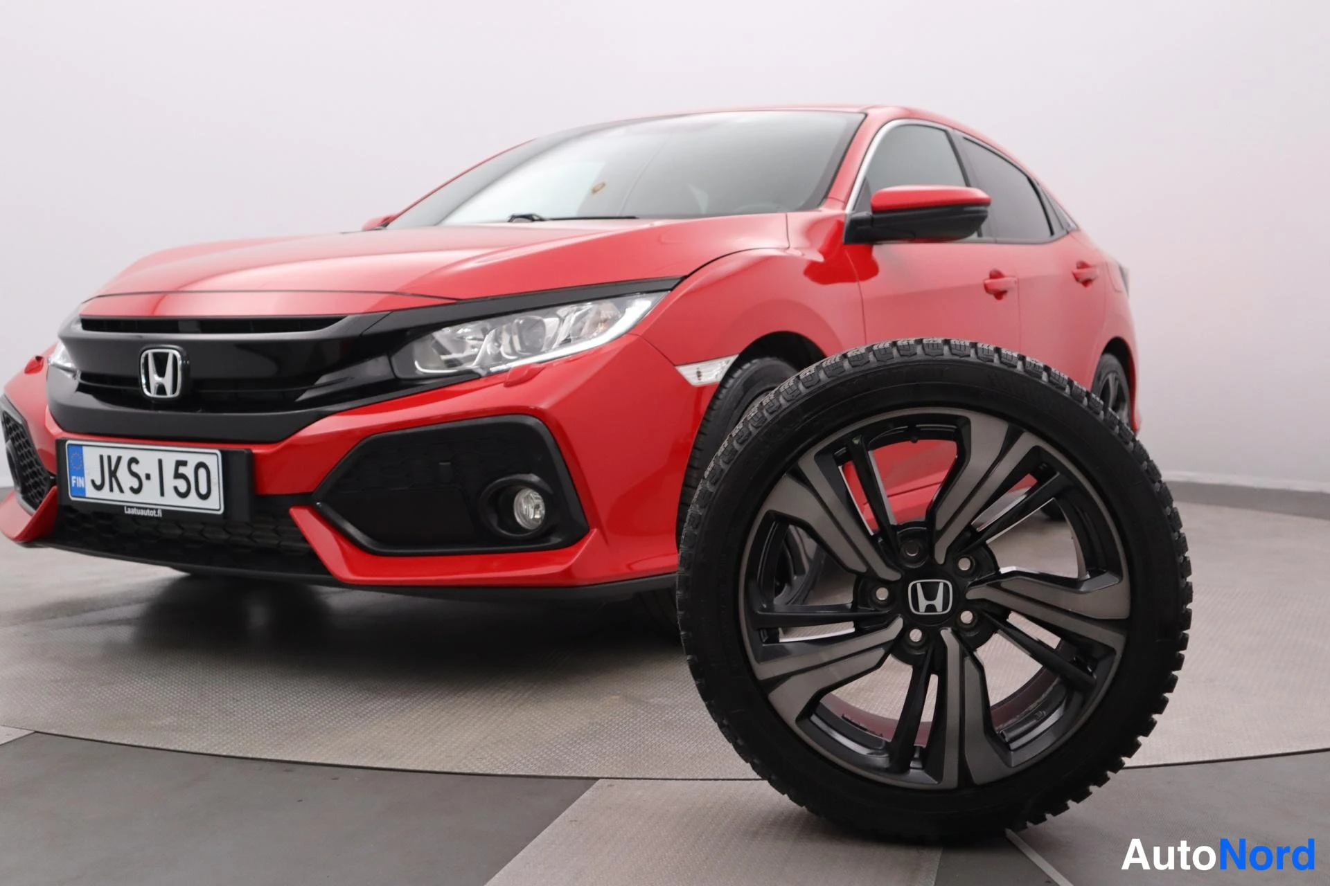 Punainen Honda Civic 2018, etuviisto, keula vasemmalle, kuva 4