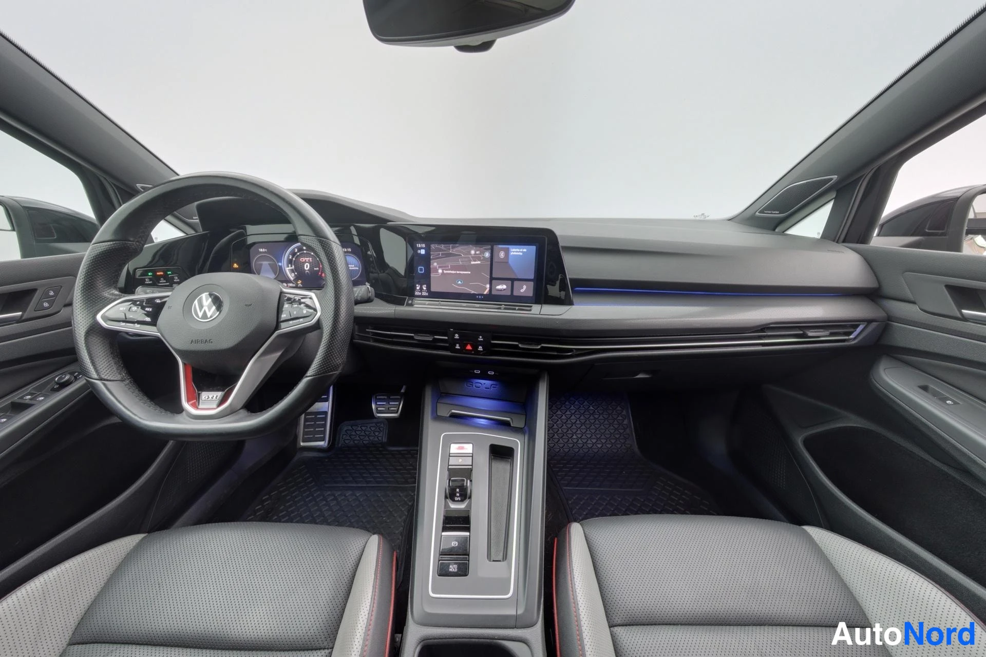 Musta Volkswagen Golf 2021, kuva 10