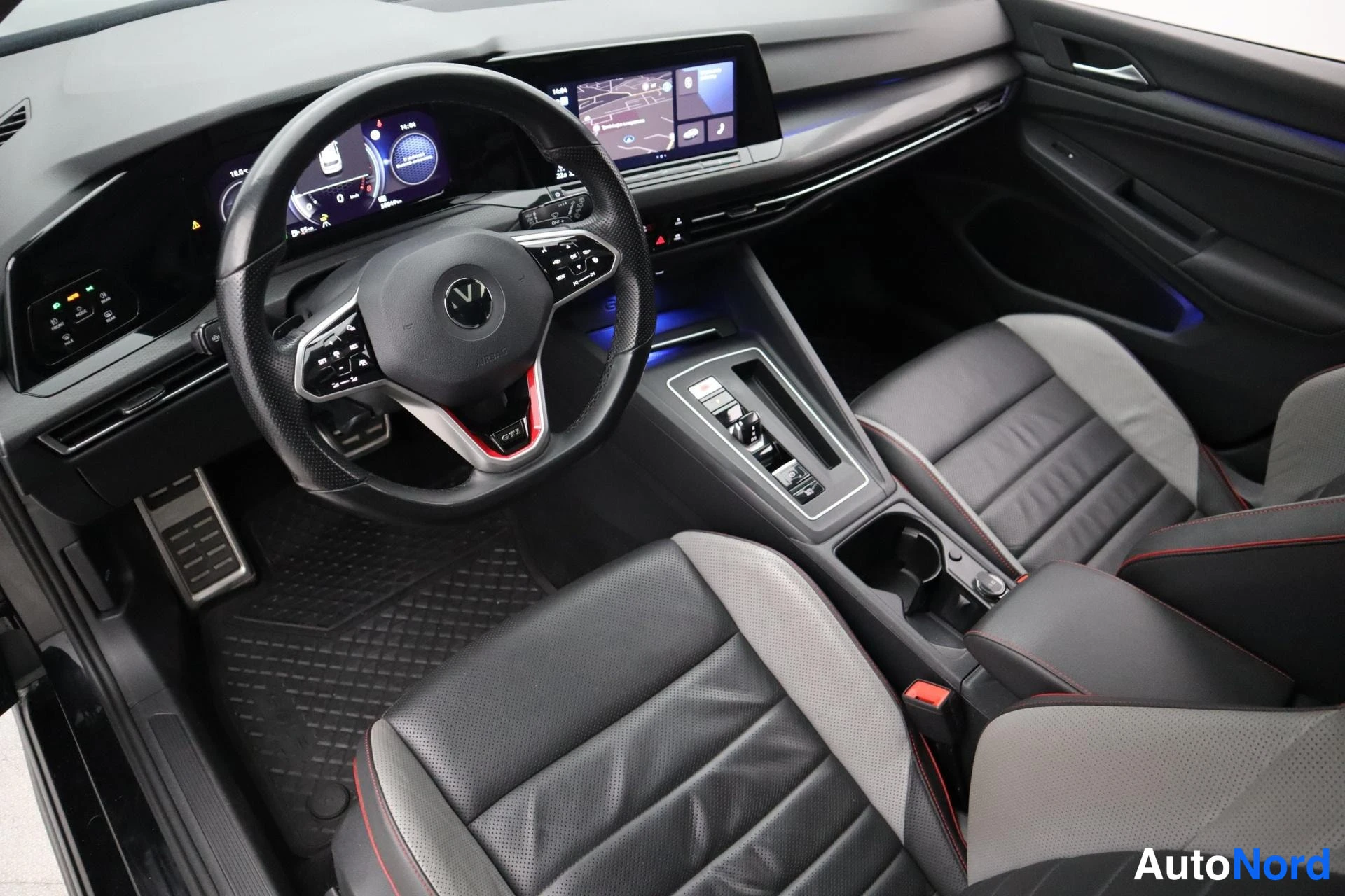Musta Volkswagen Golf 2021, kuva 11