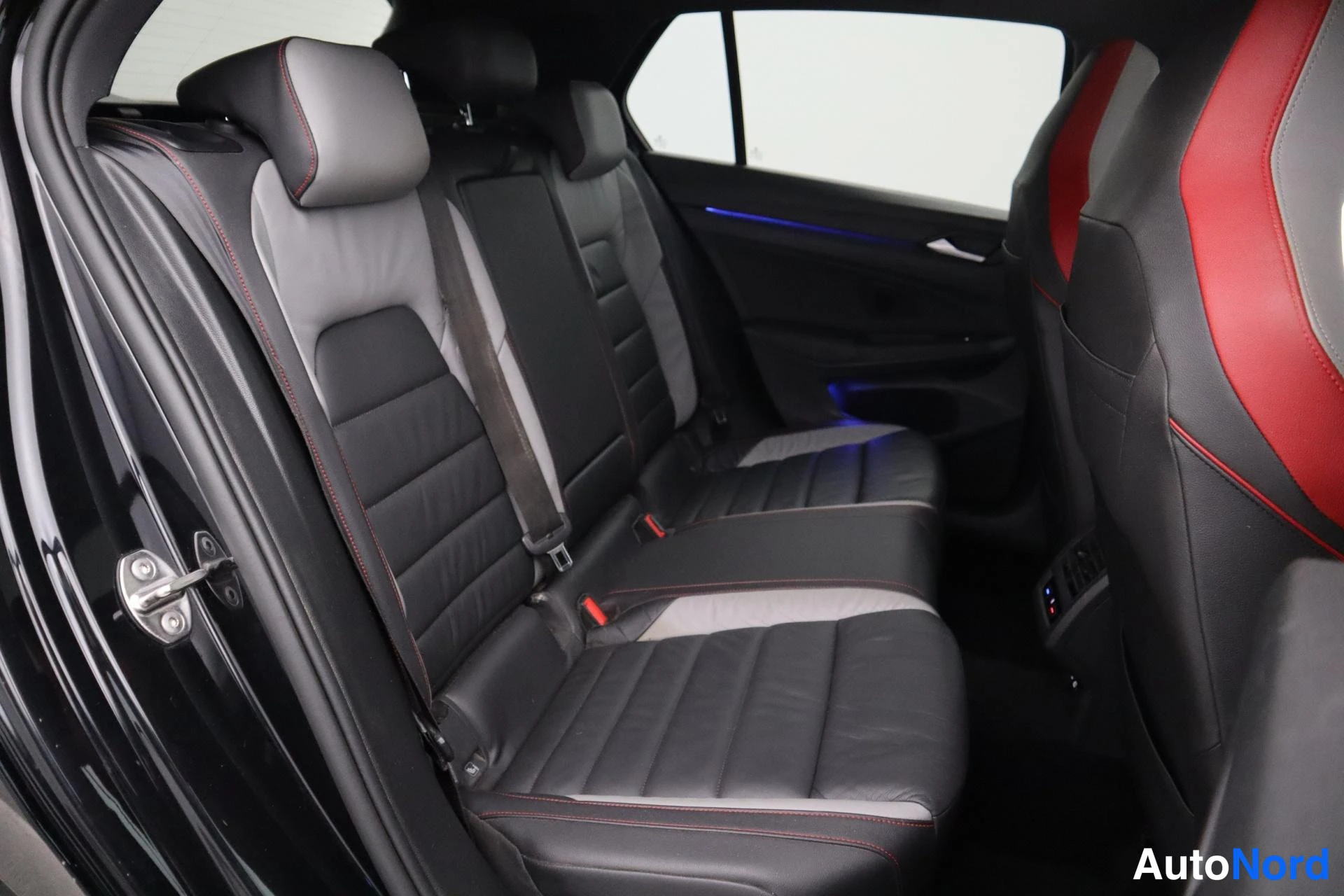 Musta Volkswagen Golf 2021, kuva 21