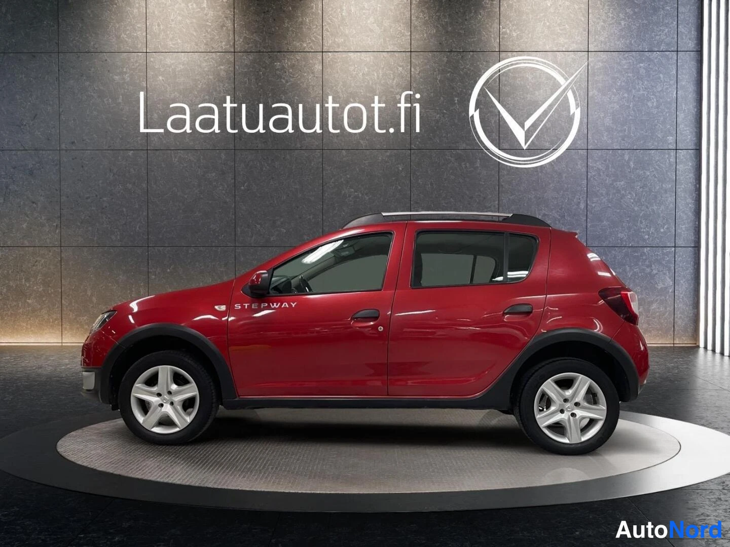 Punainen Dacia Sandero 2015, kuva 21