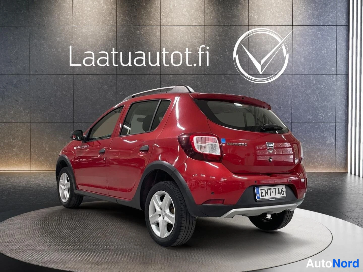 Punainen Dacia Sandero 2015, kuva 22