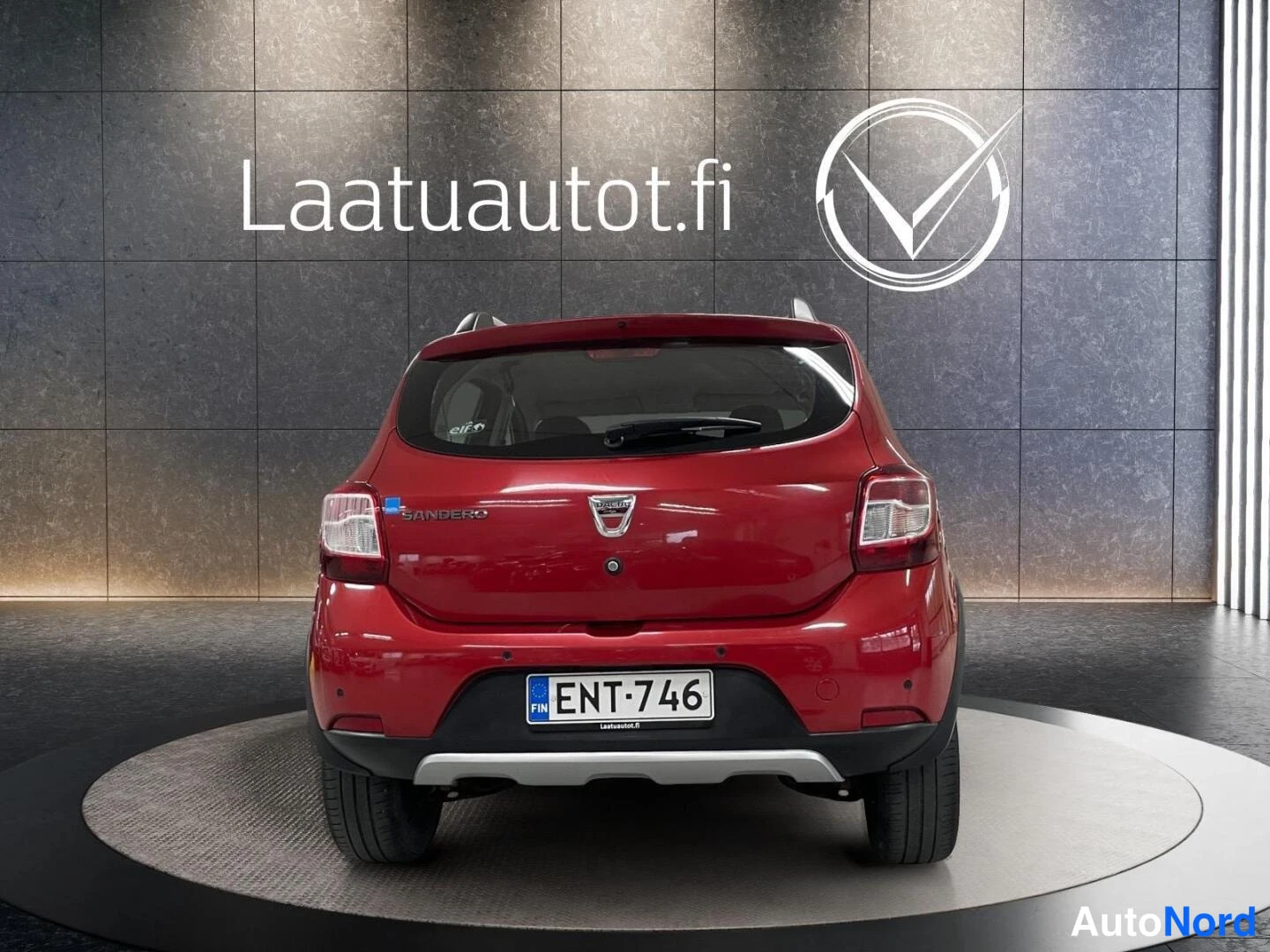 Punainen Dacia Sandero 2015, kuva 23