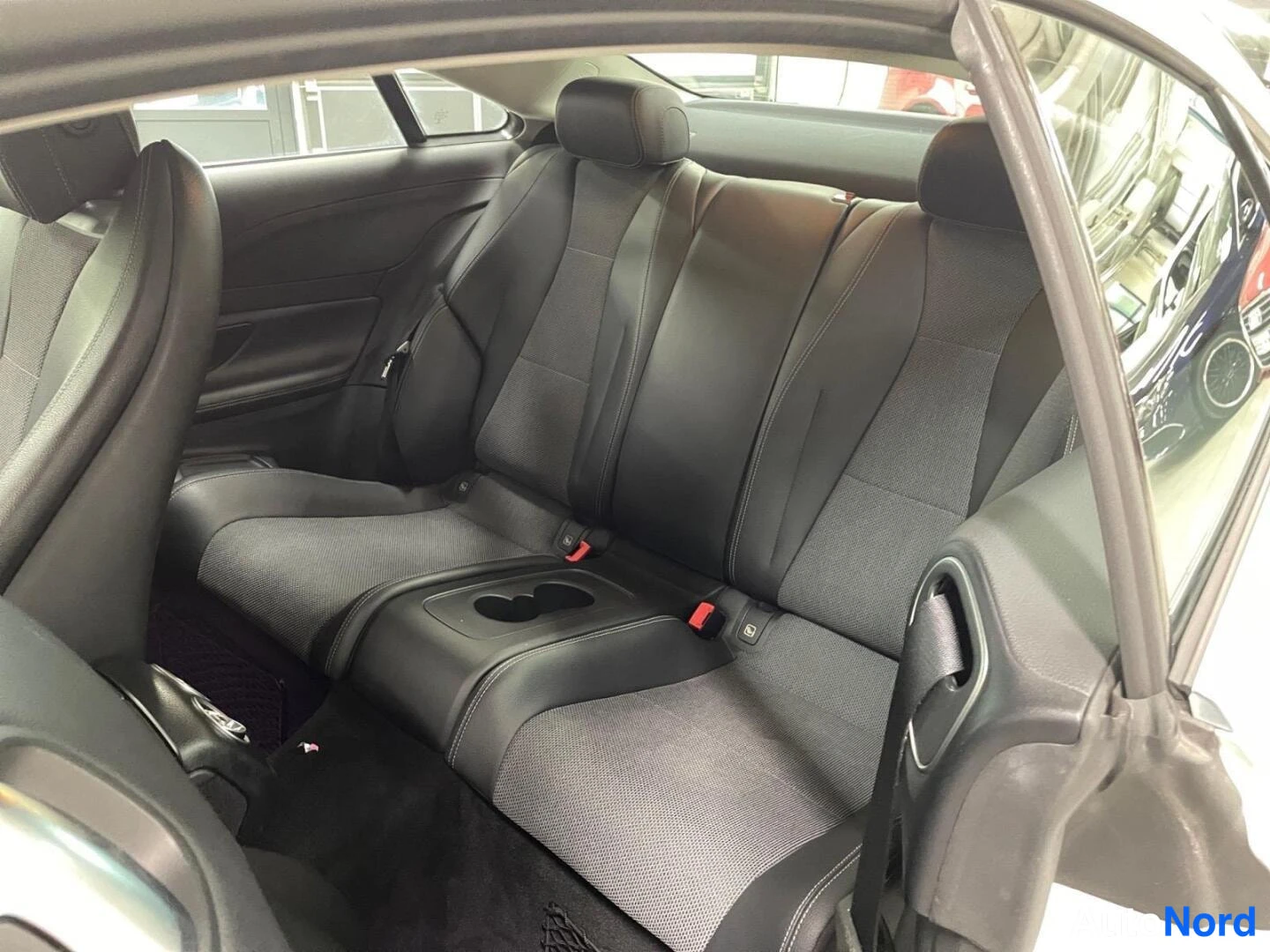Valkoinen Mercedes-Benz E 2017, kuva 22