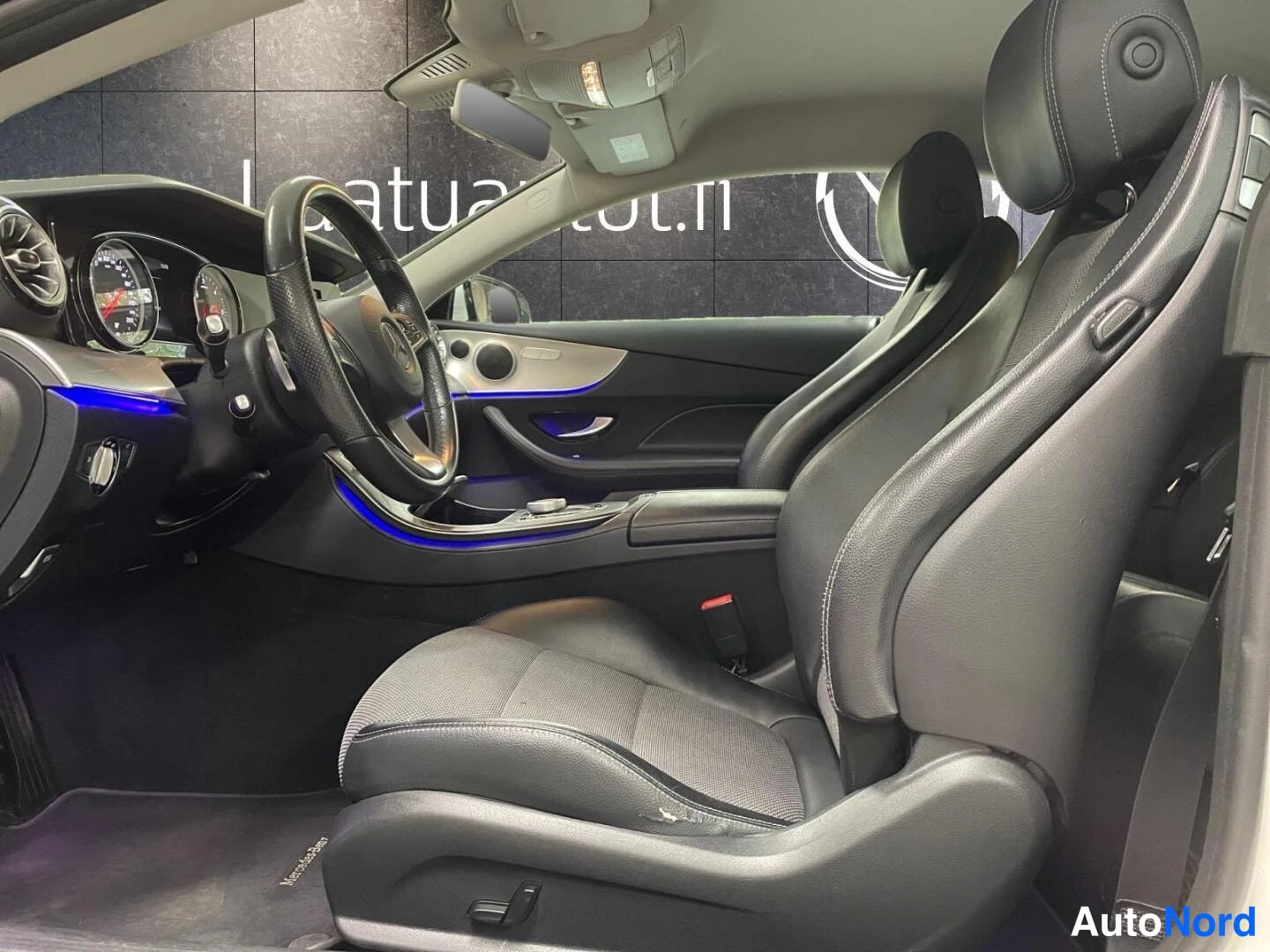 Valkoinen Mercedes-Benz E 2017, kuva 9