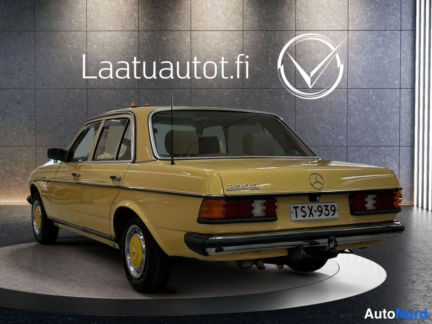 Keltainen Mercedes-Benz 230 1980, takaviisto, kuva 5