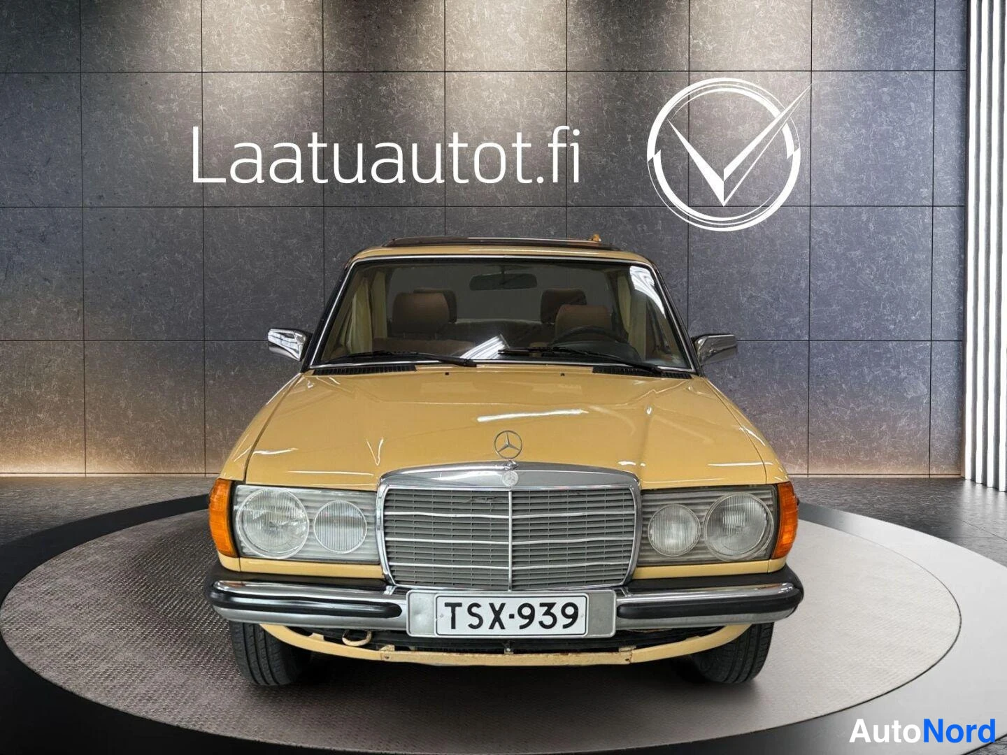 Keltainen Mercedes-Benz 230 1980, kuva 17