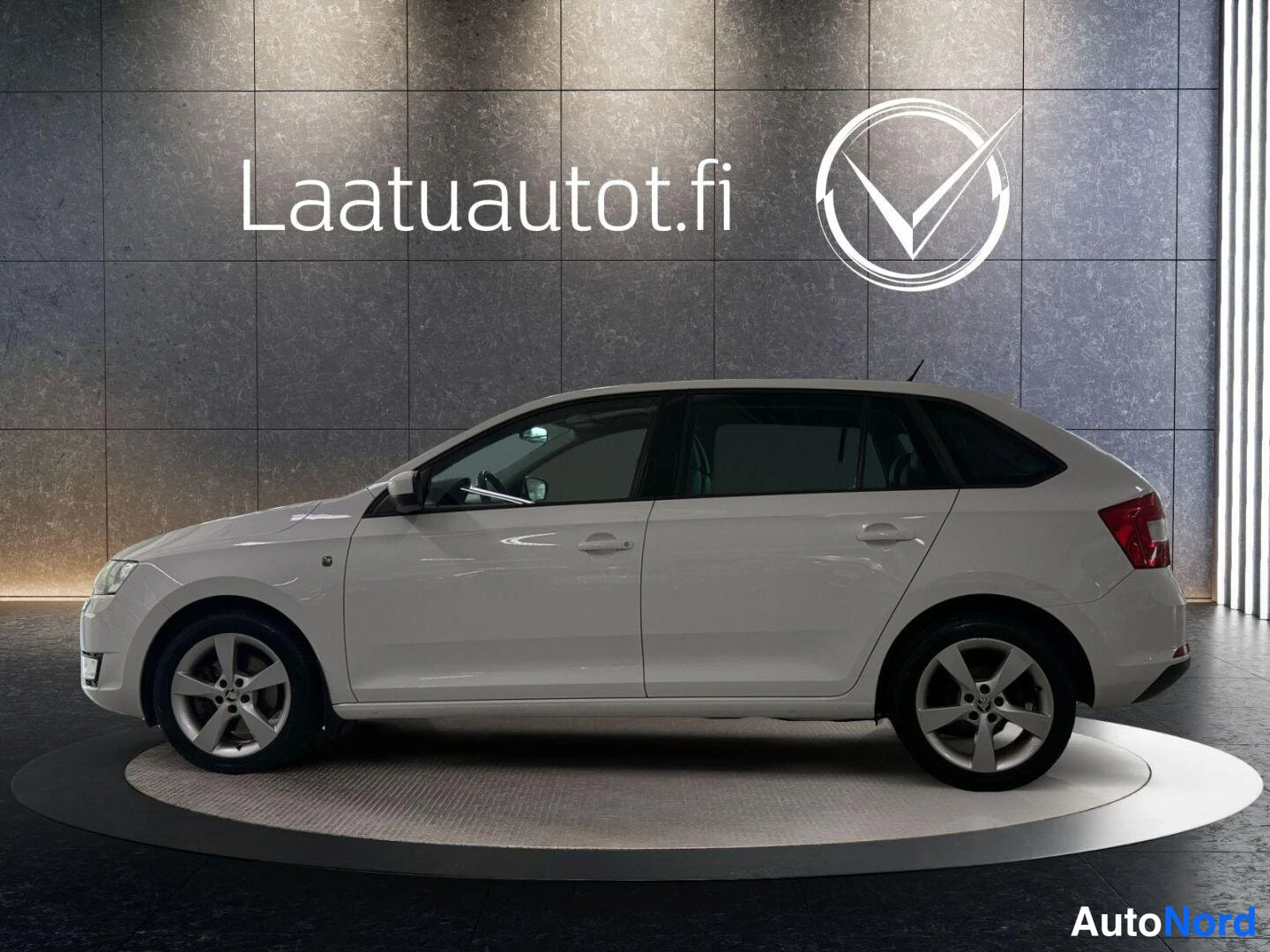 Valkoinen Skoda Rapid 2015, kuva 12