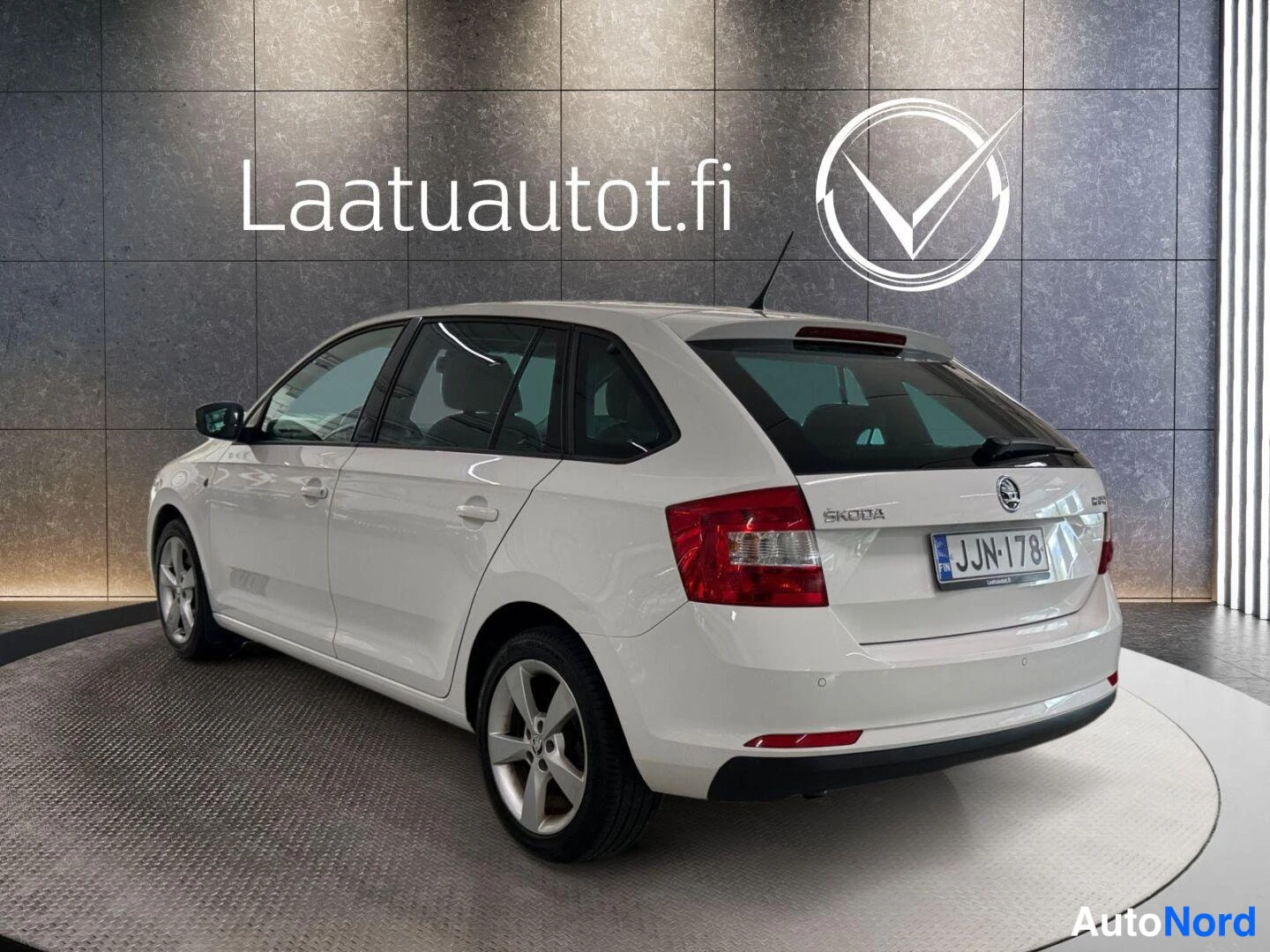 Valkoinen Skoda Rapid 2015, kuva 13