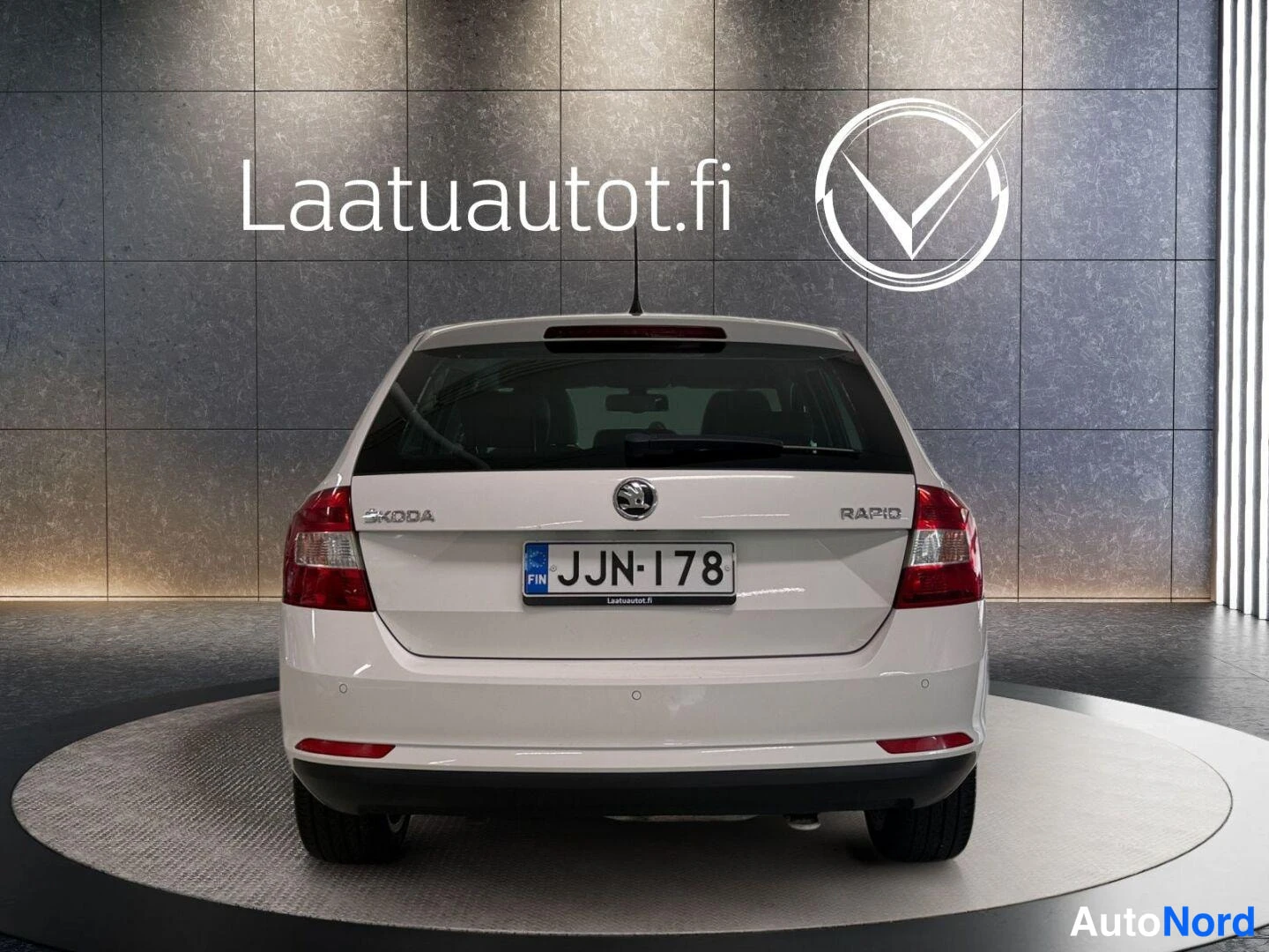 Valkoinen Skoda Rapid 2015, kuva 14