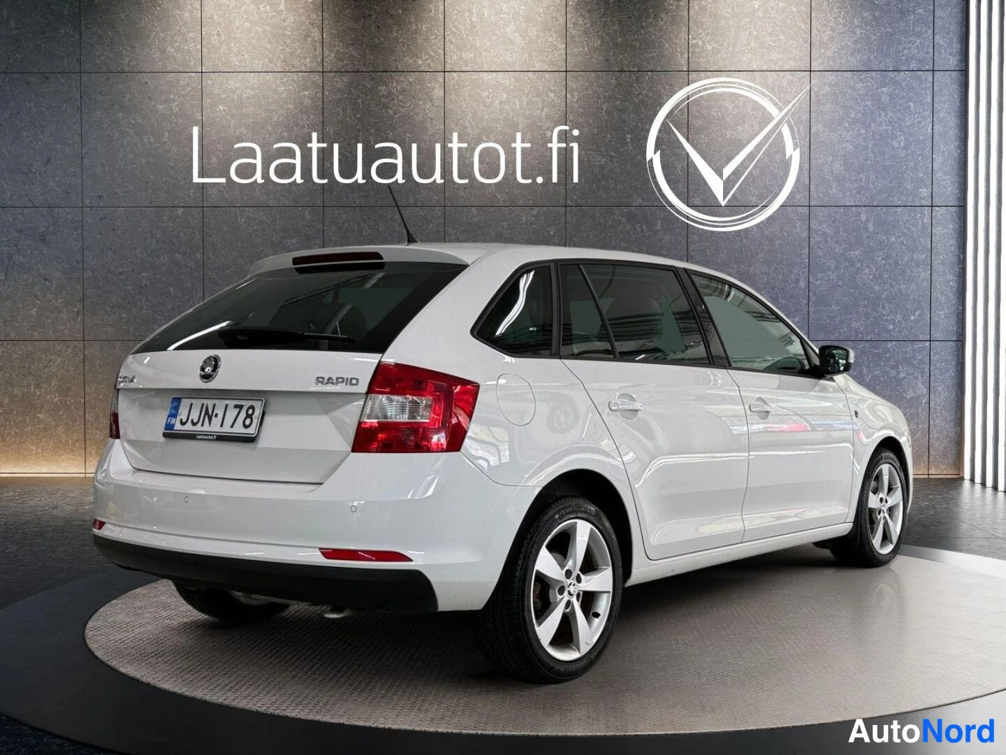 Valkoinen Skoda Rapid 2015, kuva 15