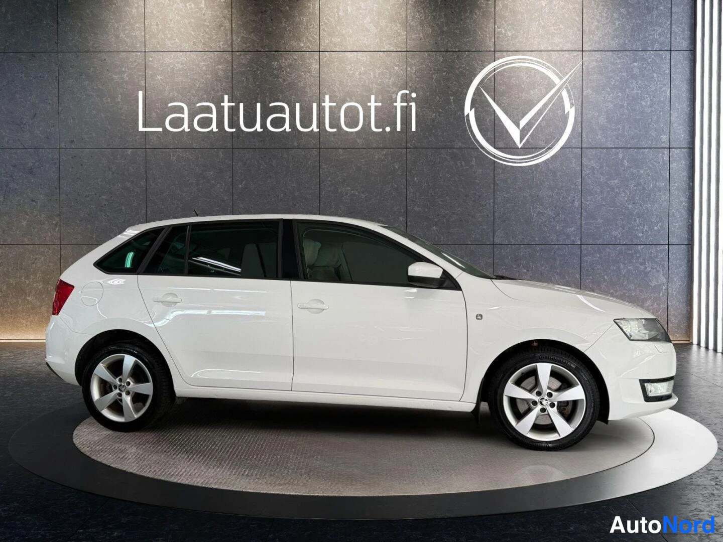 Valkoinen Skoda Rapid 2015, kuva 16