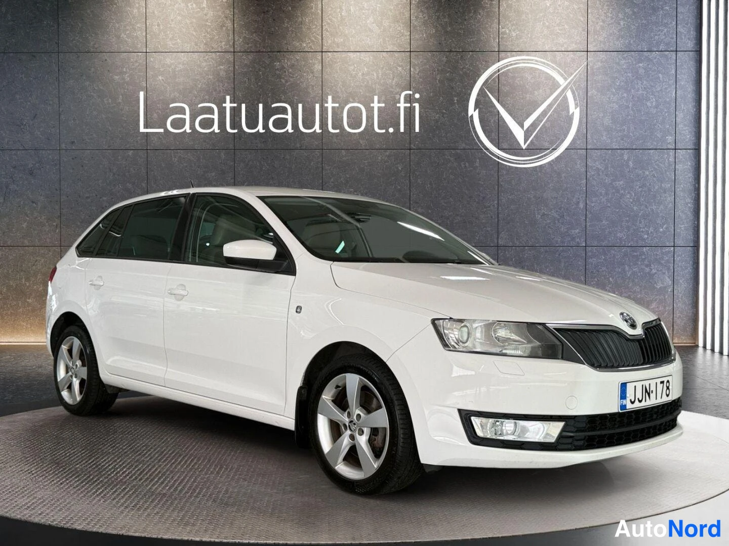 Valkoinen Skoda Rapid 2015, kuva 17