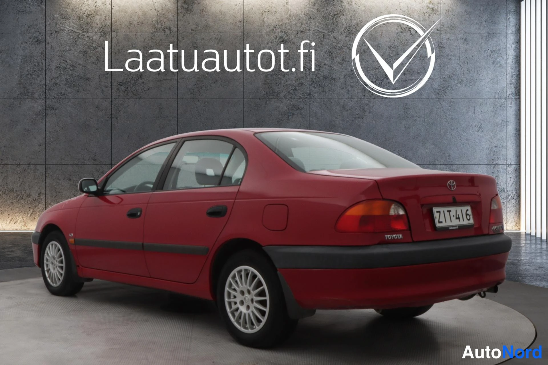 Punainen Toyota Avensis 2000, takaviisto, kuva 5