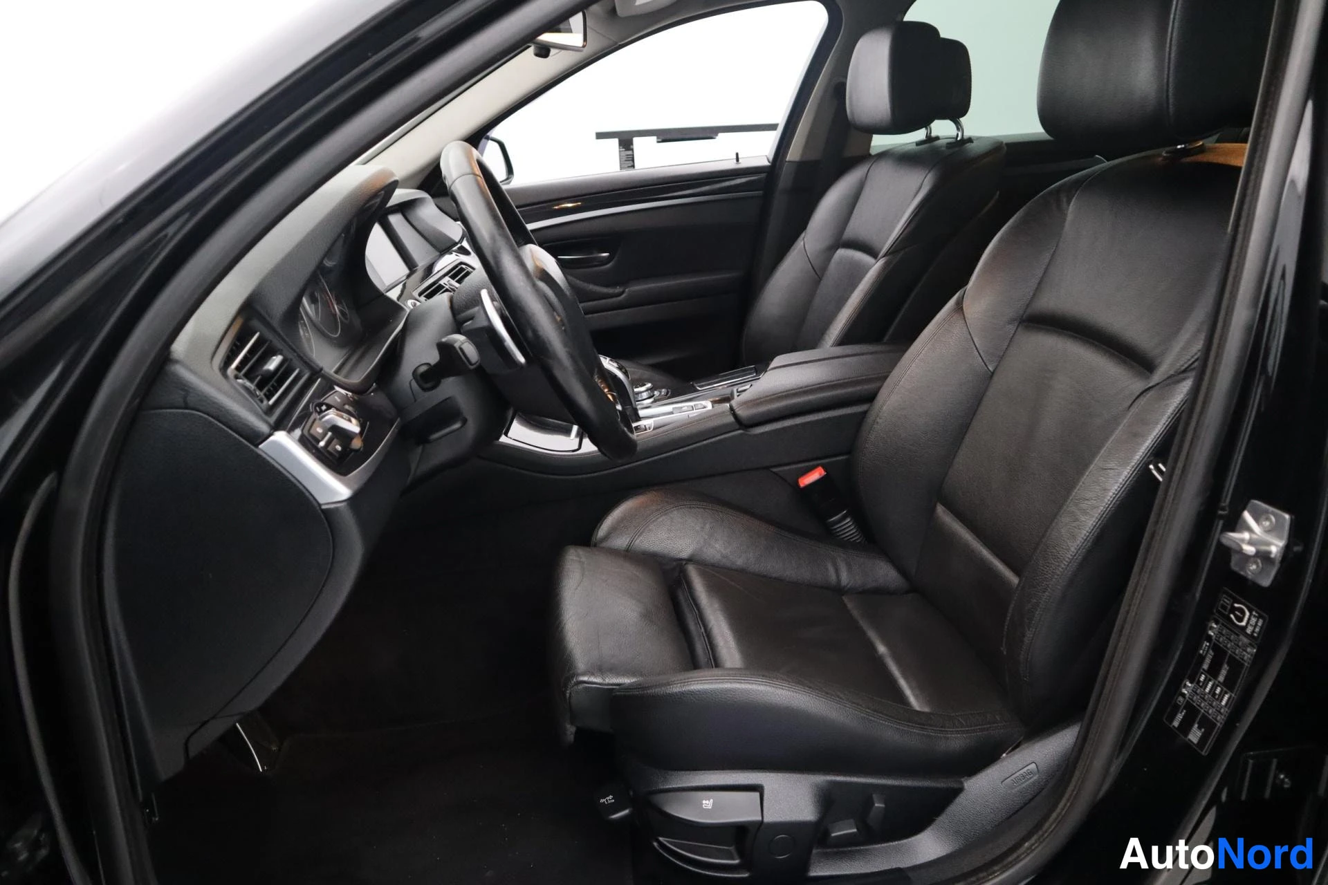 Musta BMW 520d 2010, kuva 9
