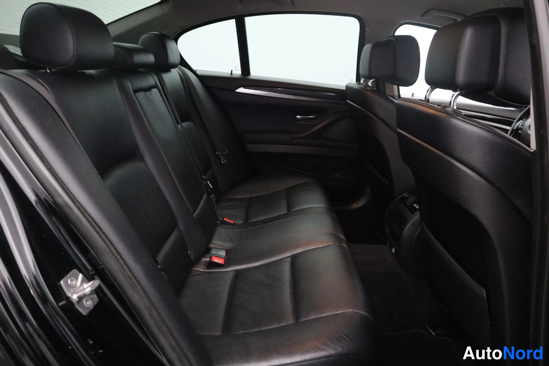 Musta BMW 520d 2010, kuva 10