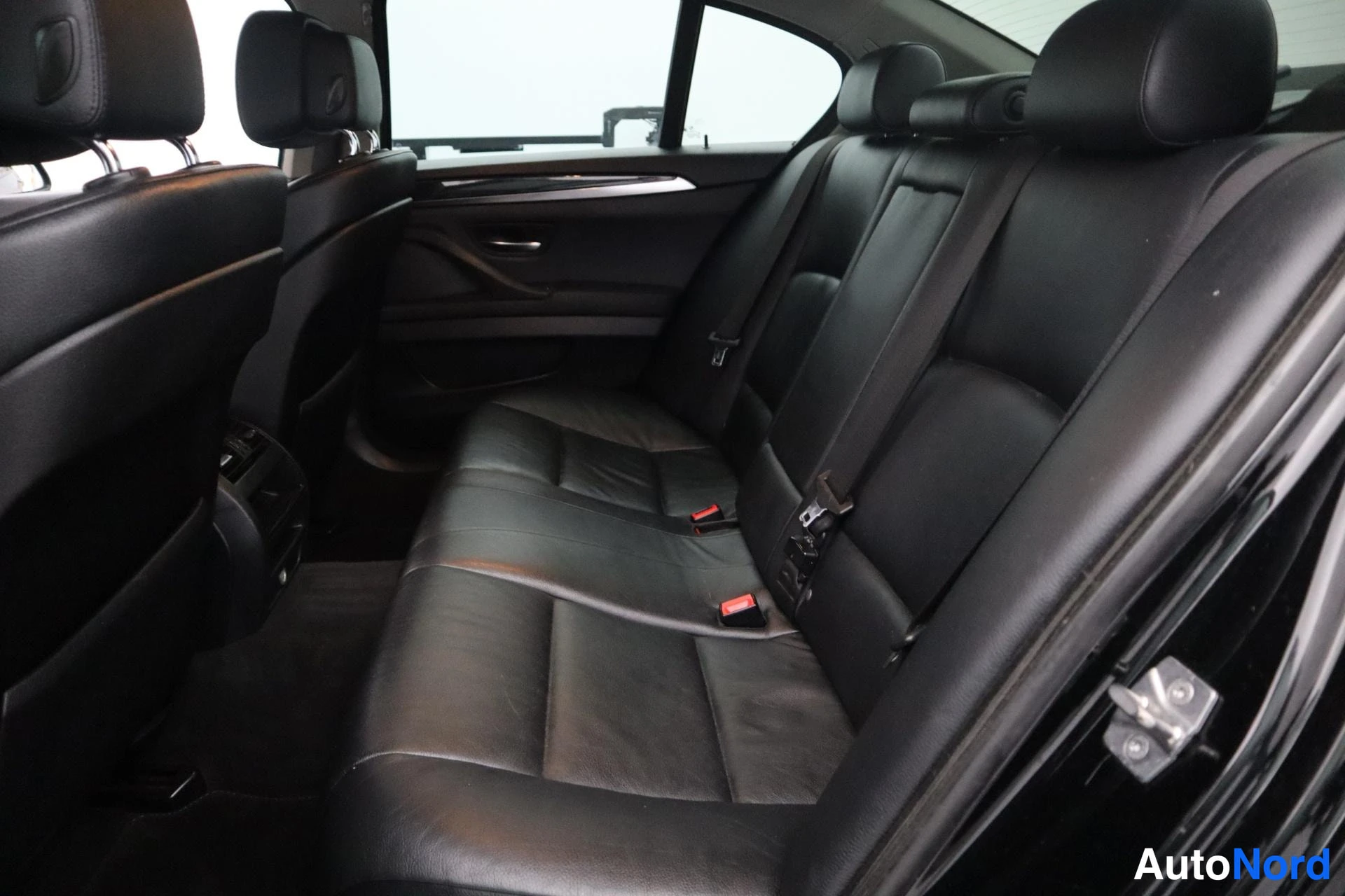 Musta BMW 520d 2010, kuva 11