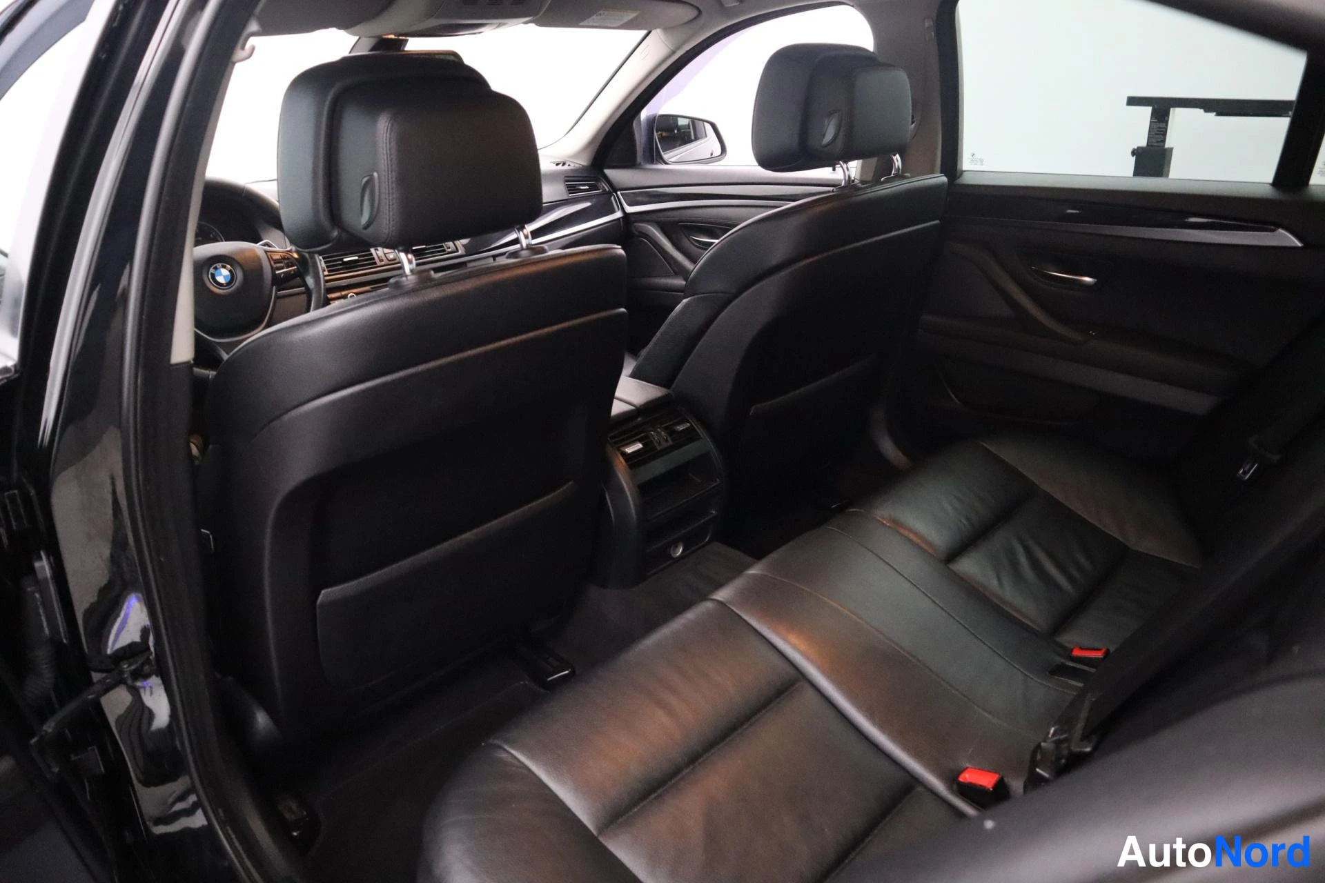 Musta BMW 520d 2010, kuva 12