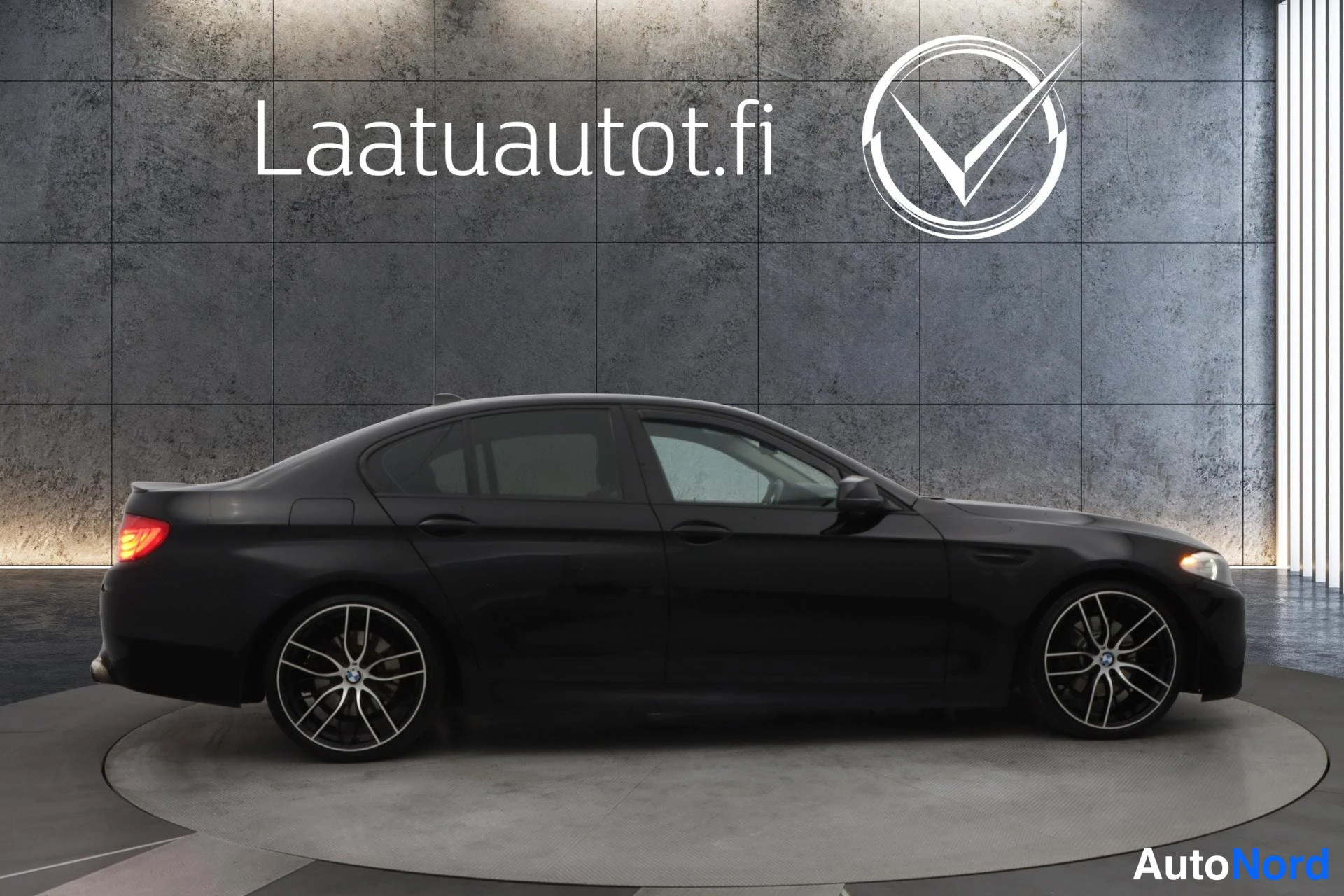 Musta BMW 520d 2010, kuva 23