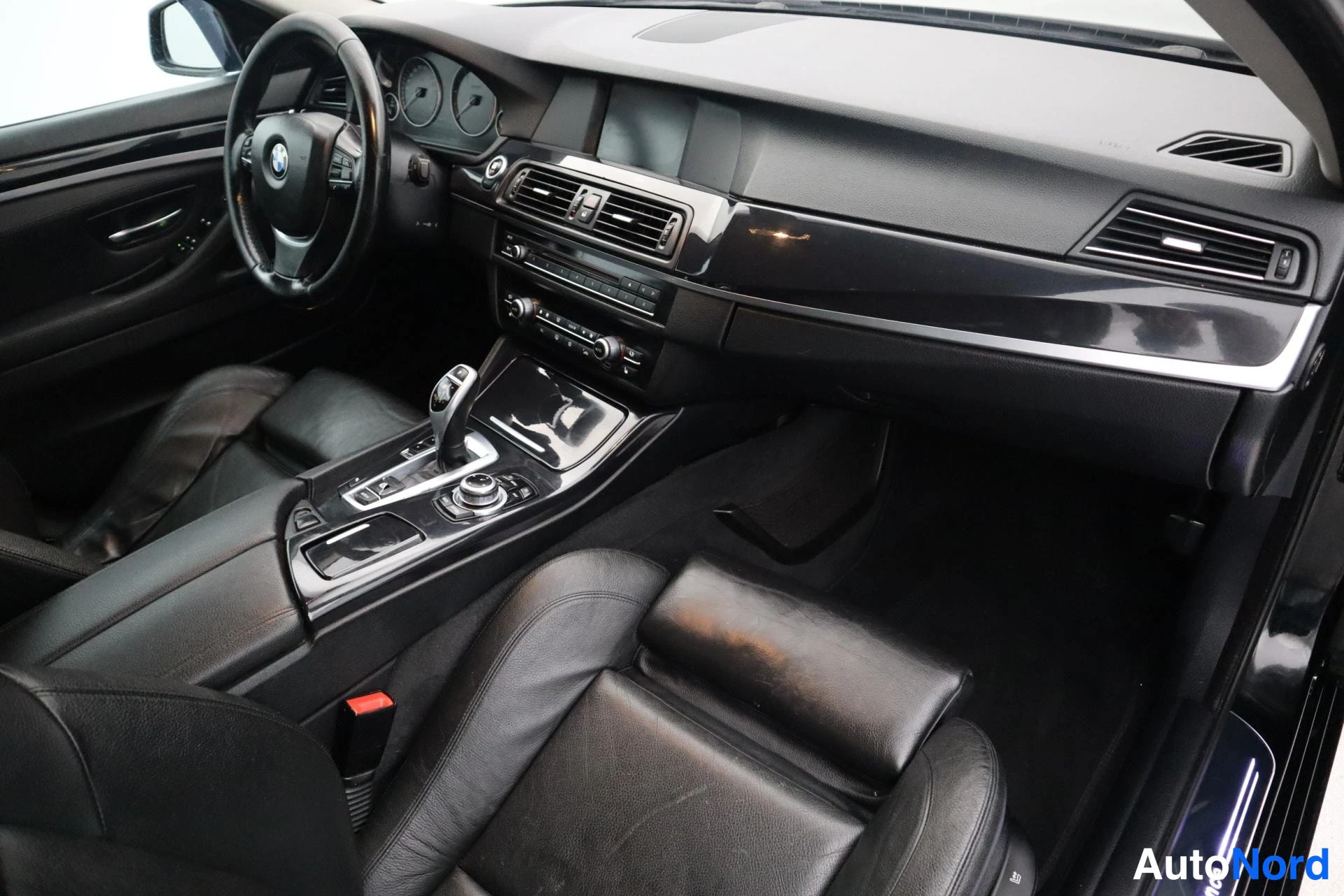 Musta BMW 520d 2010, kuva 6