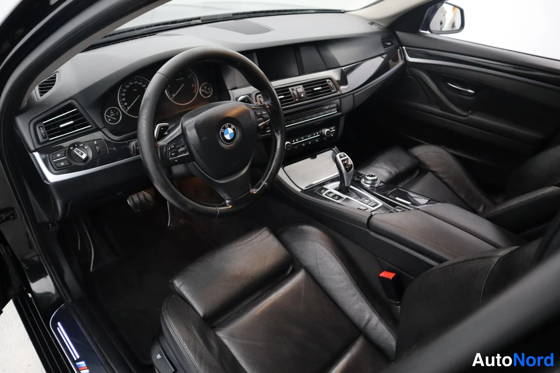 Musta BMW 520d 2010, kuva 7